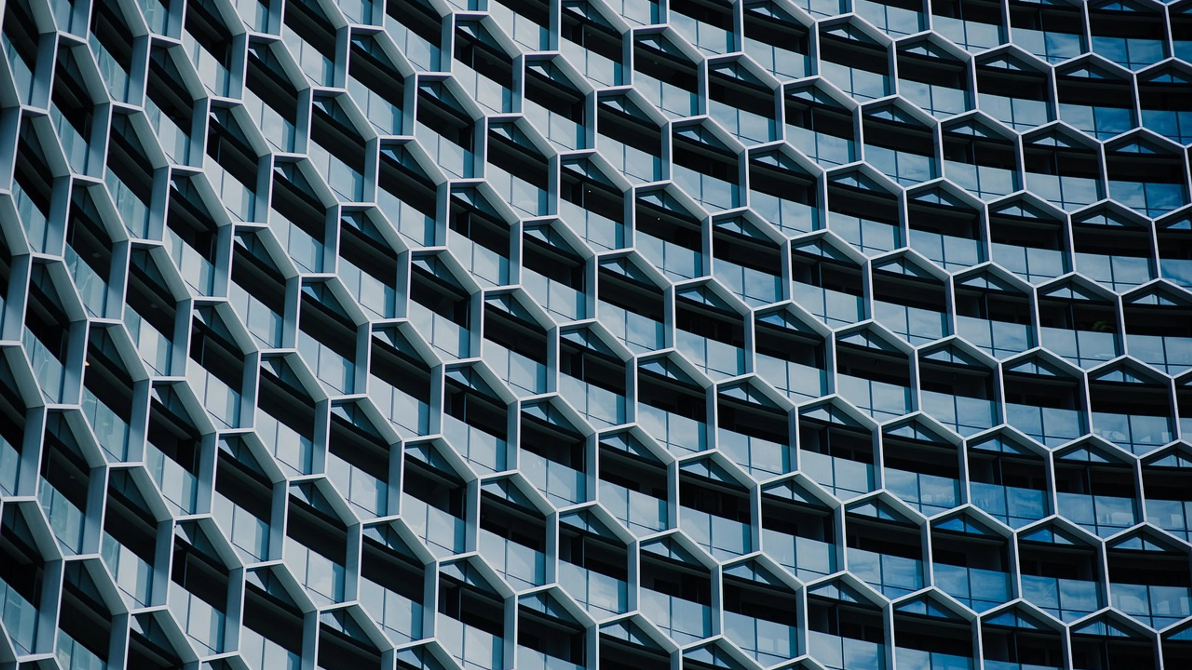 Hexagon building pattern - free 4K Ultra HD abstract wallpaper for desktop