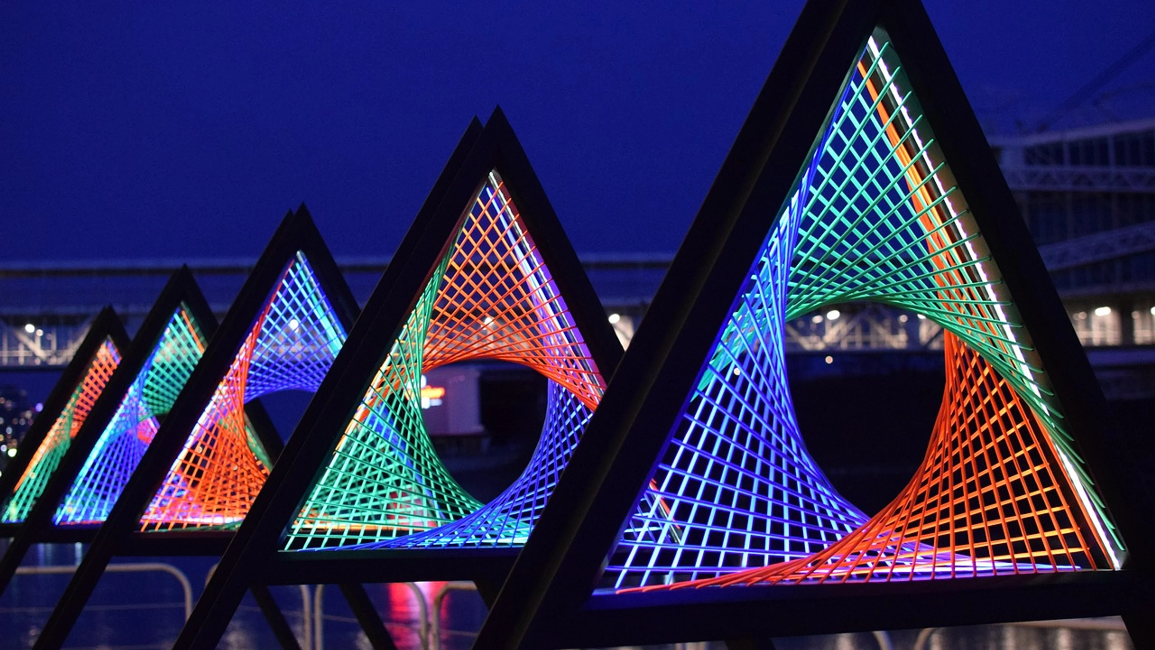 Lights colors installation - free 4K Ultra HD abstract wallpaper for desktop