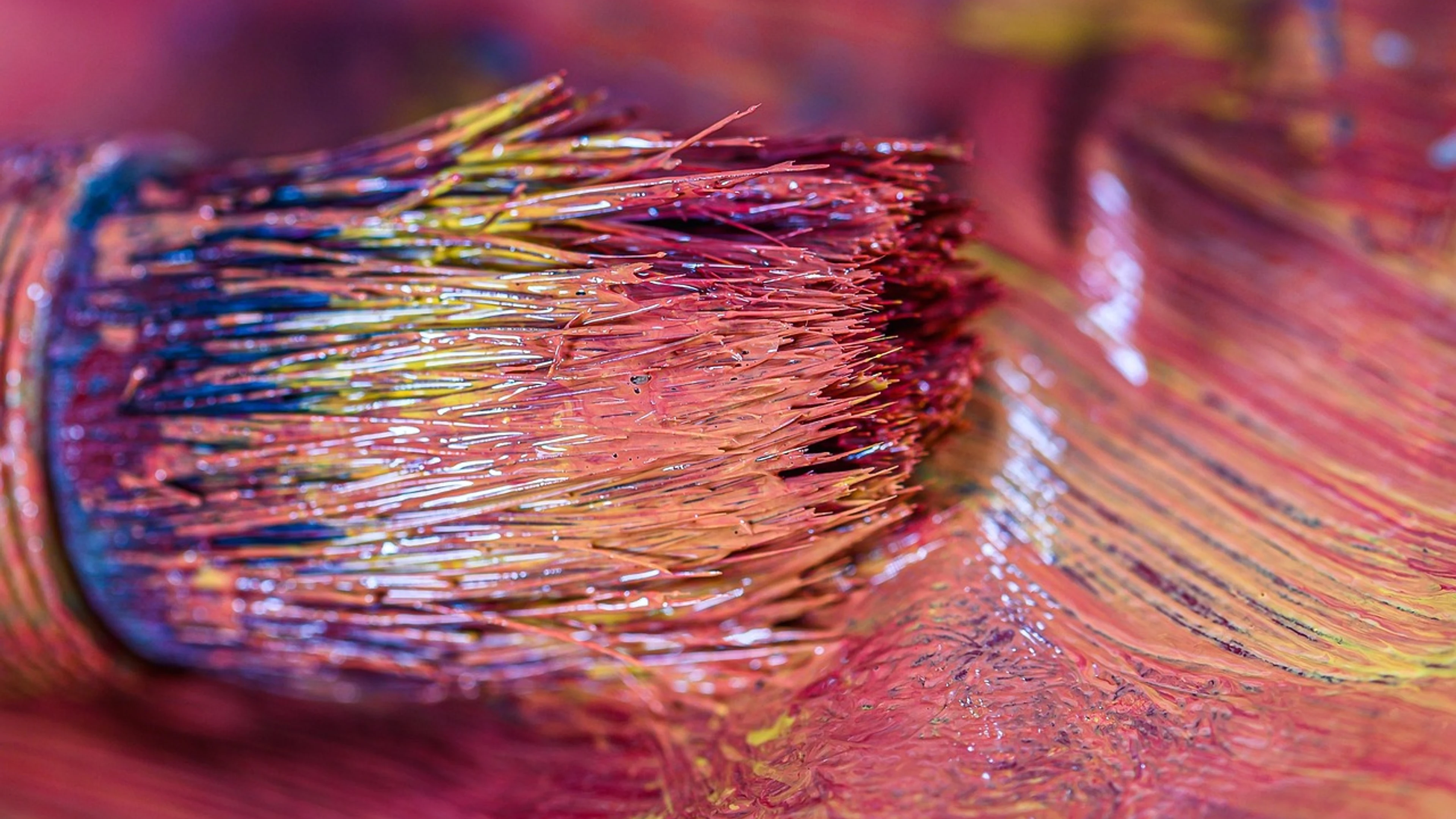 Paintbrush to paint multicoloured - free 4K Ultra HD abstract wallpaper for desktop