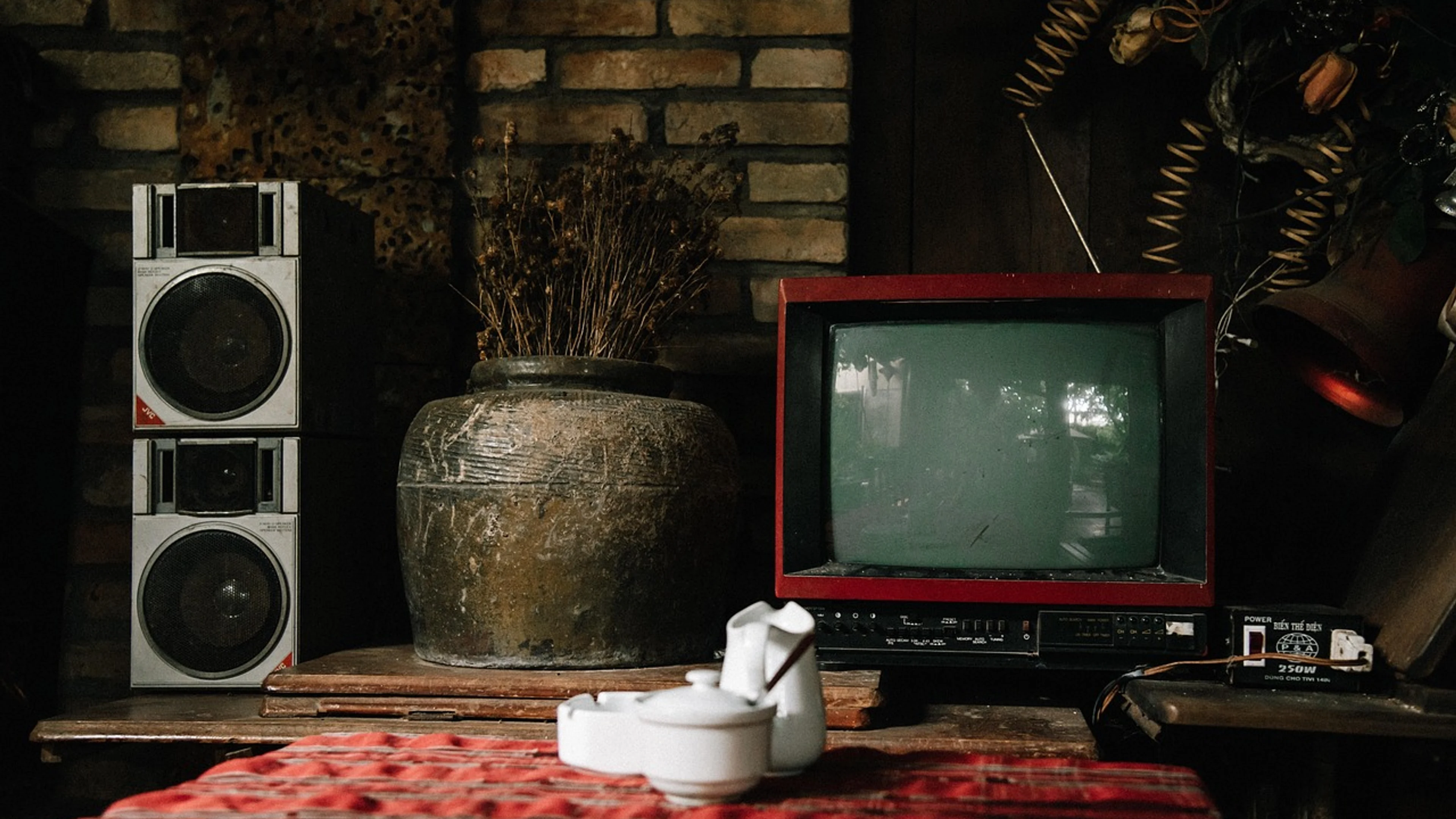 Coffee vintage aesthetic vintage television - free 4K Ultra HD aesthetic wallpaper for desktop
