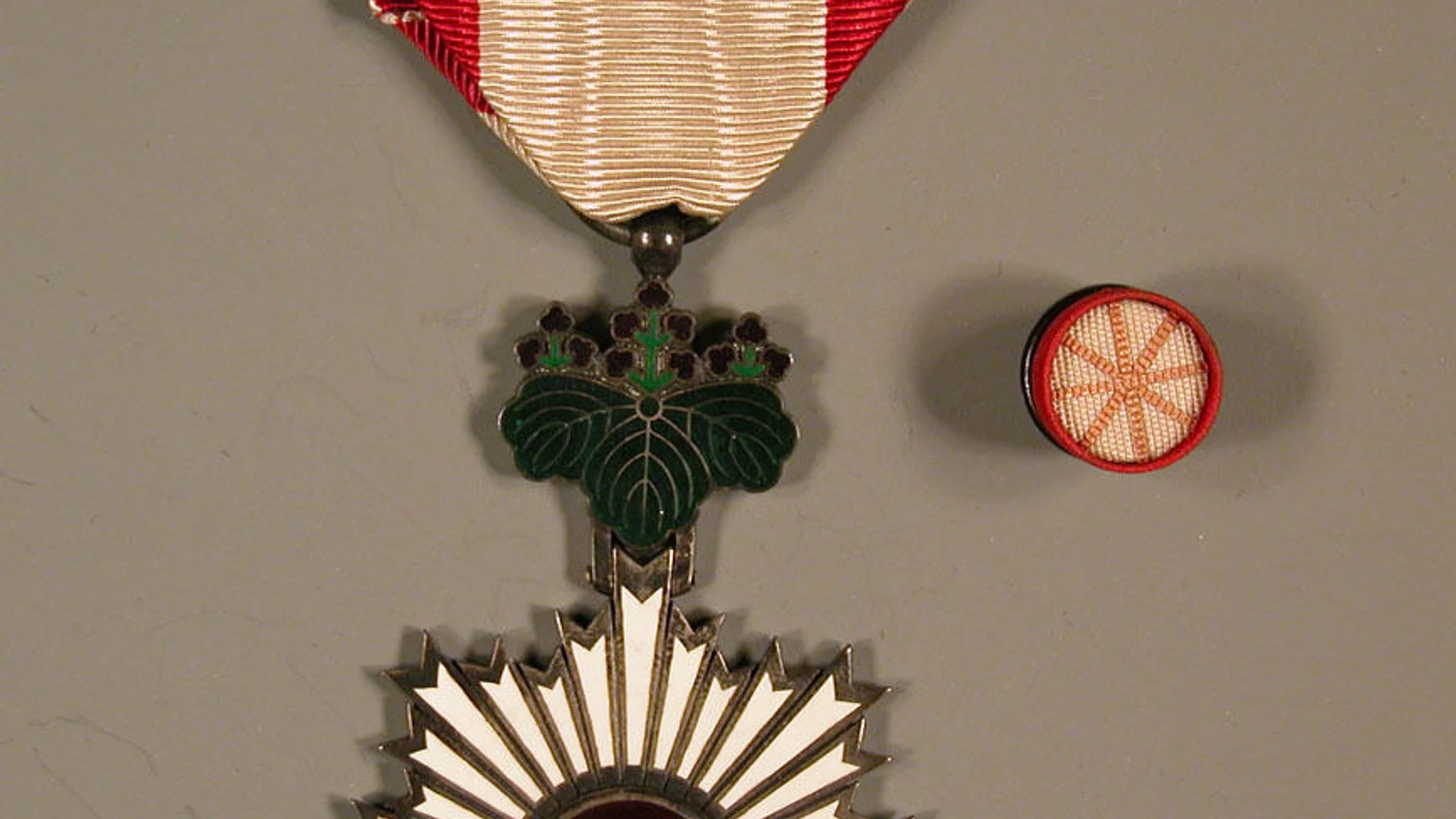 Insignia and Button - free hd aesthetic wallpaper for desktop