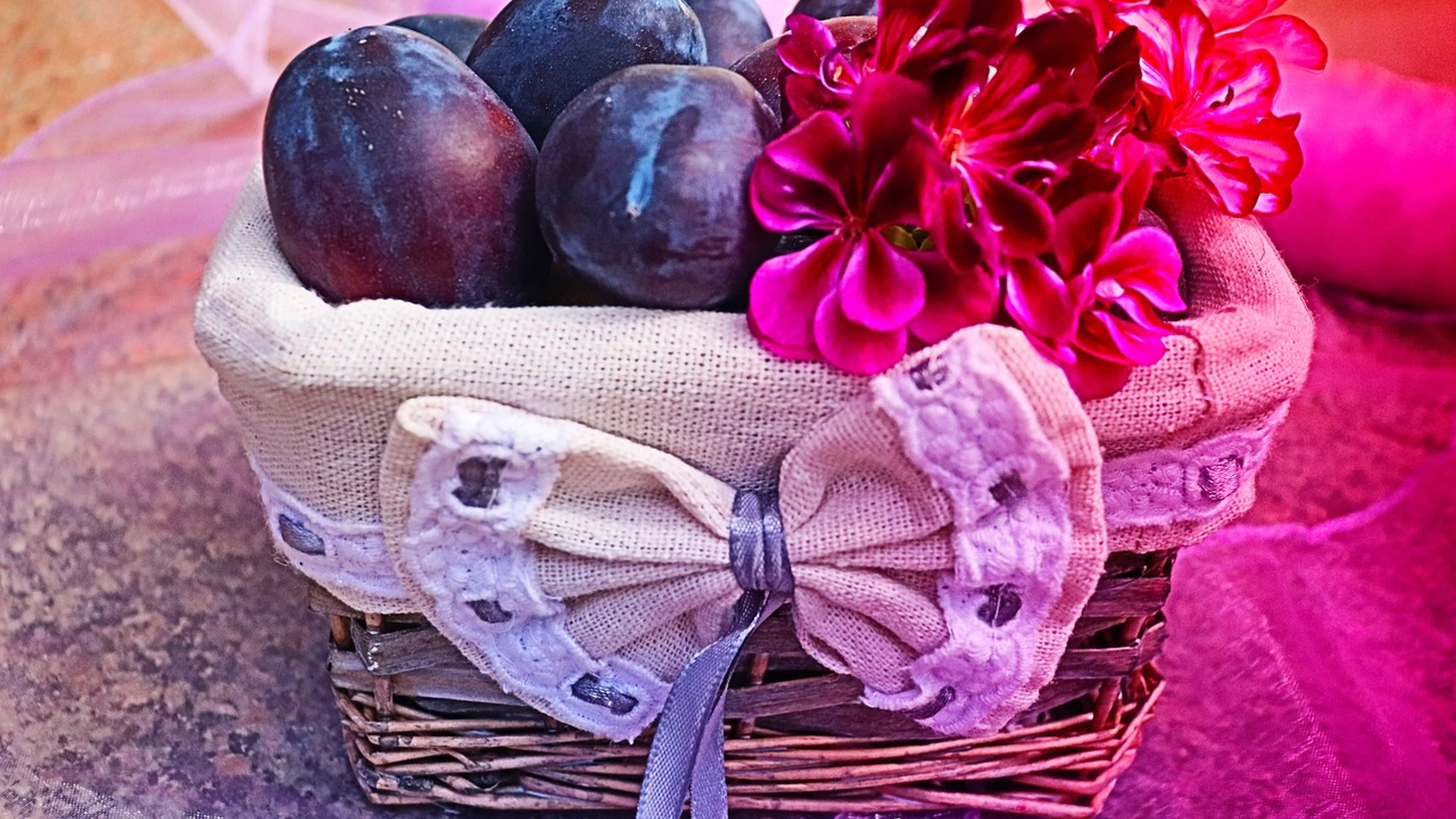 Plums fruit basket rustic - free 4K Ultra HD aesthetic wallpaper for desktop