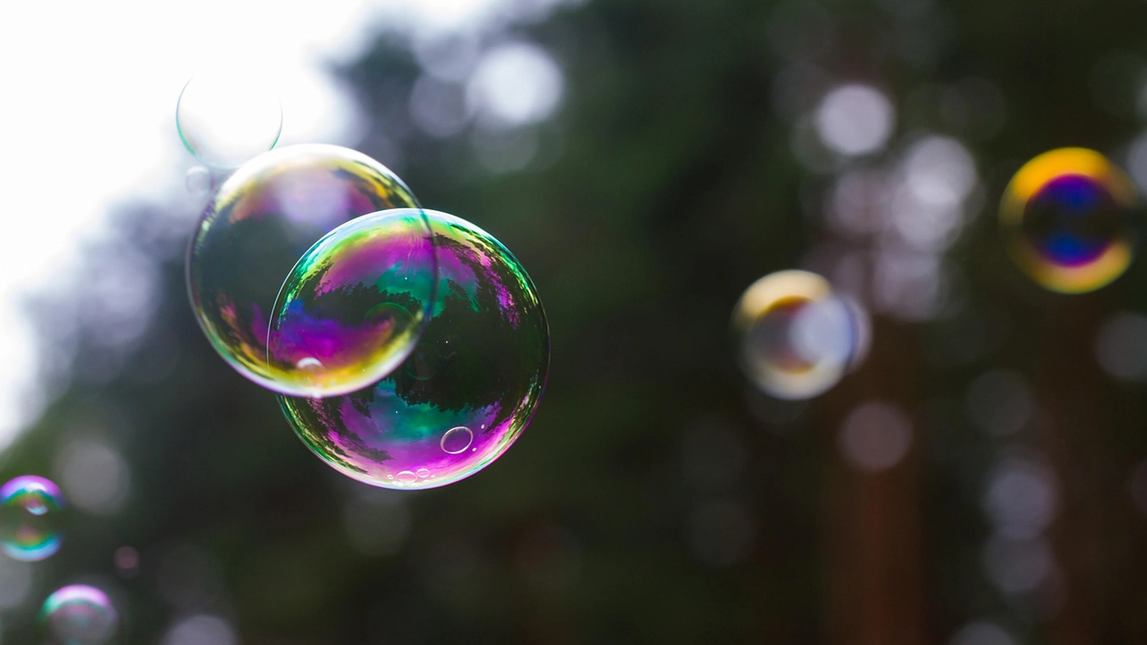 Soap bubble bubble iridescent - free 4K Ultra HD aesthetic wallpaper for desktop