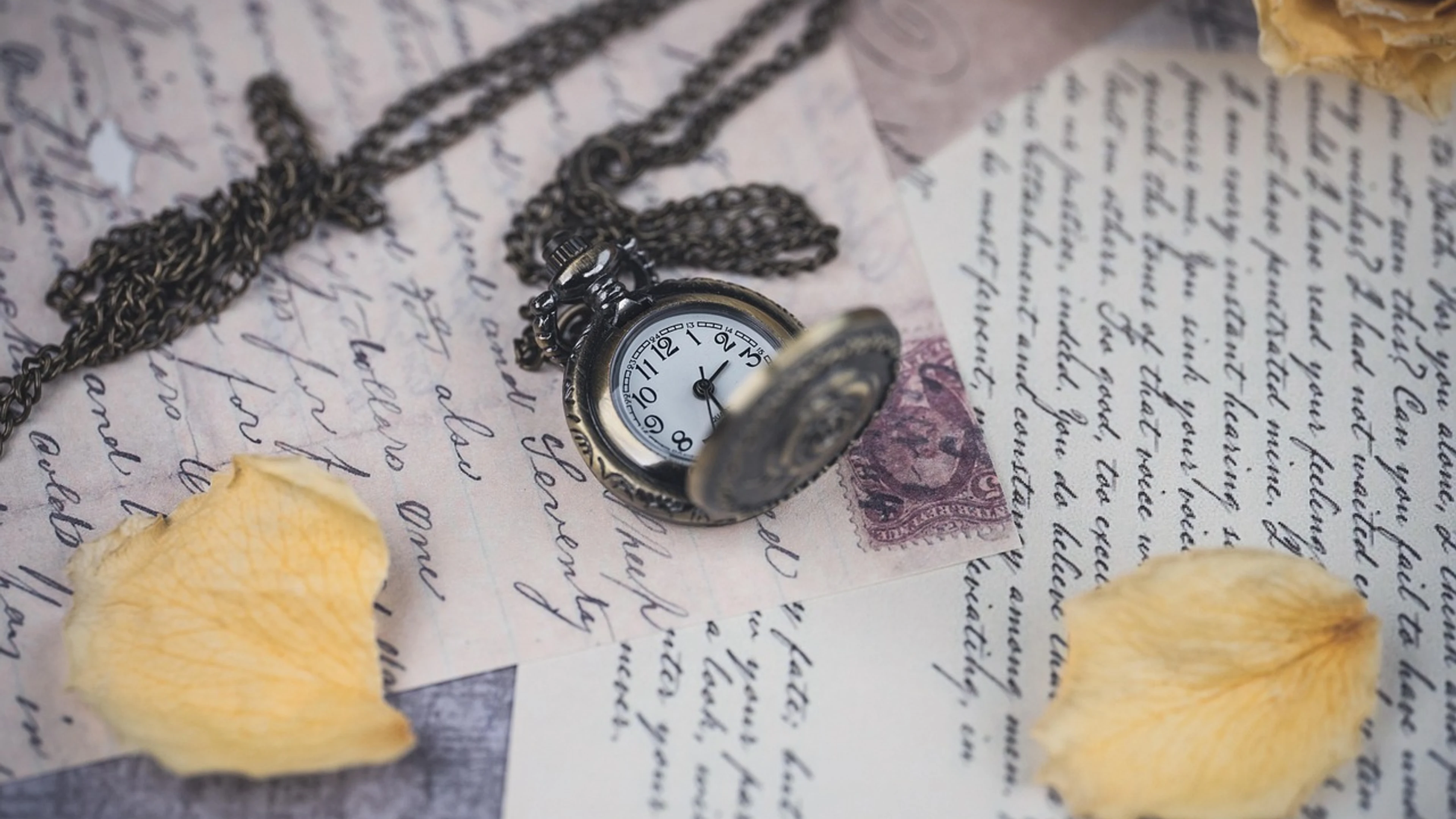 Vintage pocket watch letters laptop wallpaper - free 4K Ultra HD aesthetic wallpaper for desktop
