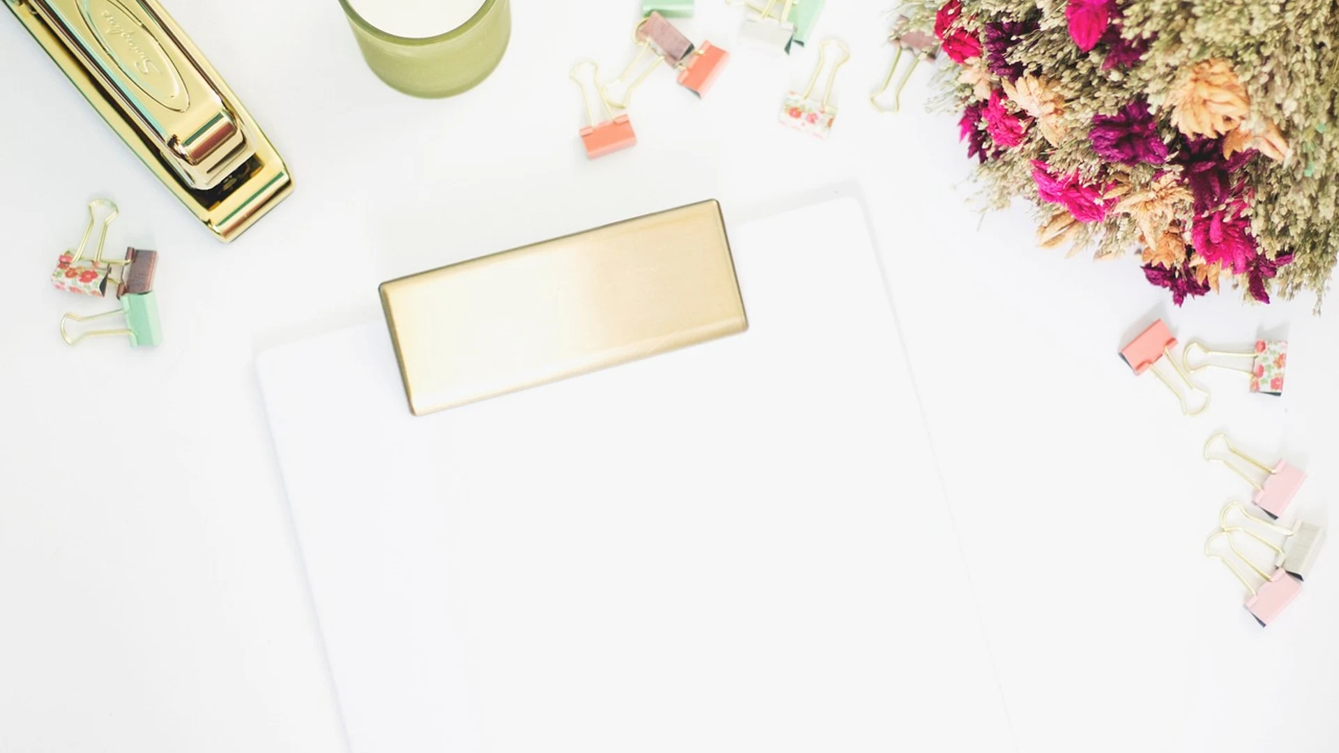 White desk beautiful flowers - free hd aesthetic wallpaper for desktop