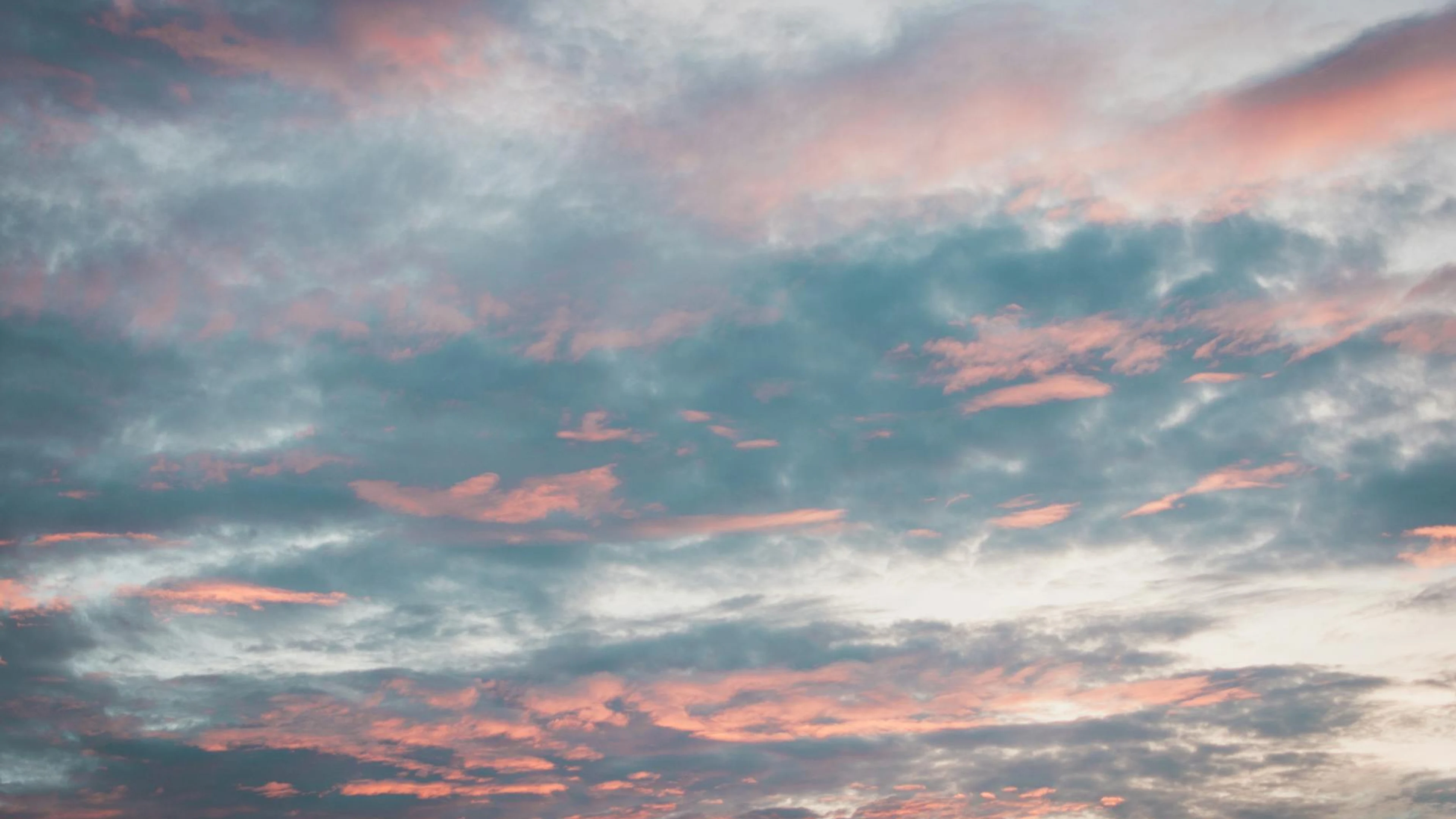 Vibrant sky with pink and blue clouds at sunset, perfect for backgrounds. - free 4K Ultra HD anime wallpaper for desktop