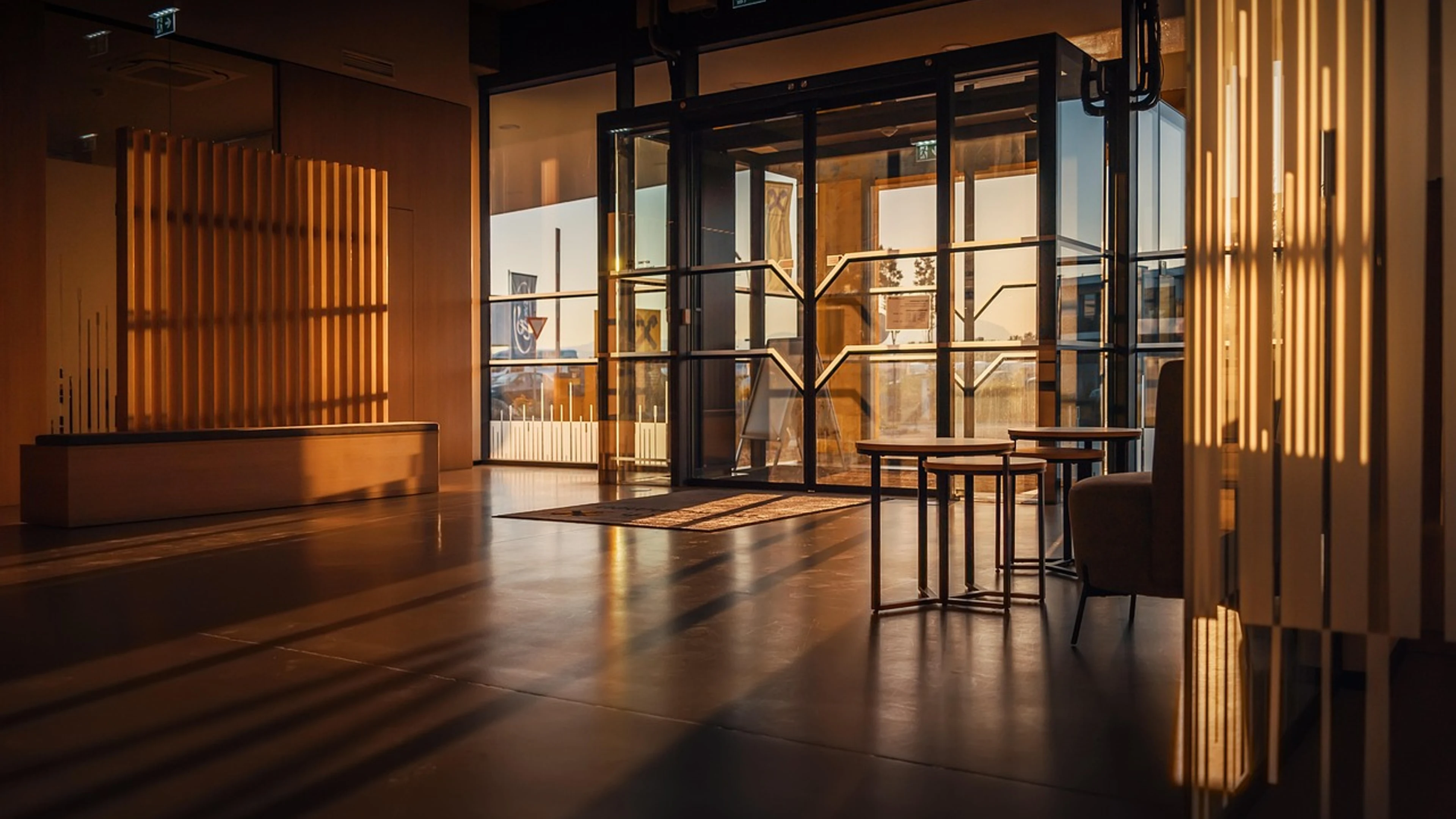 Building door architecture - free 4K Ultra HD architecture wallpaper for desktop