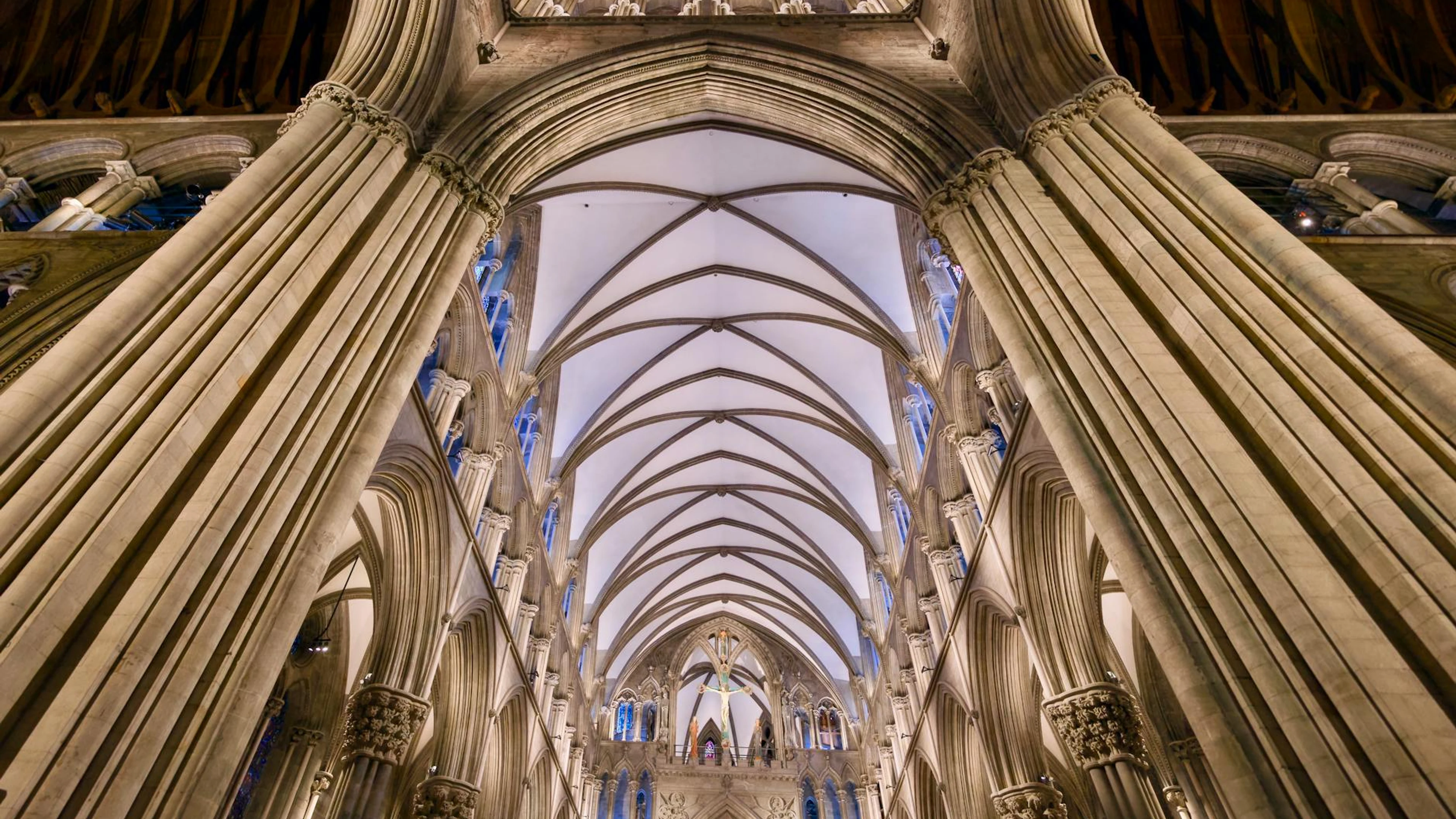 Majestic view of the intricate Gothic arches in Nidaros Cathedral, Trondheim. - free 4K Ultra HD architecture wallpaper for desktop