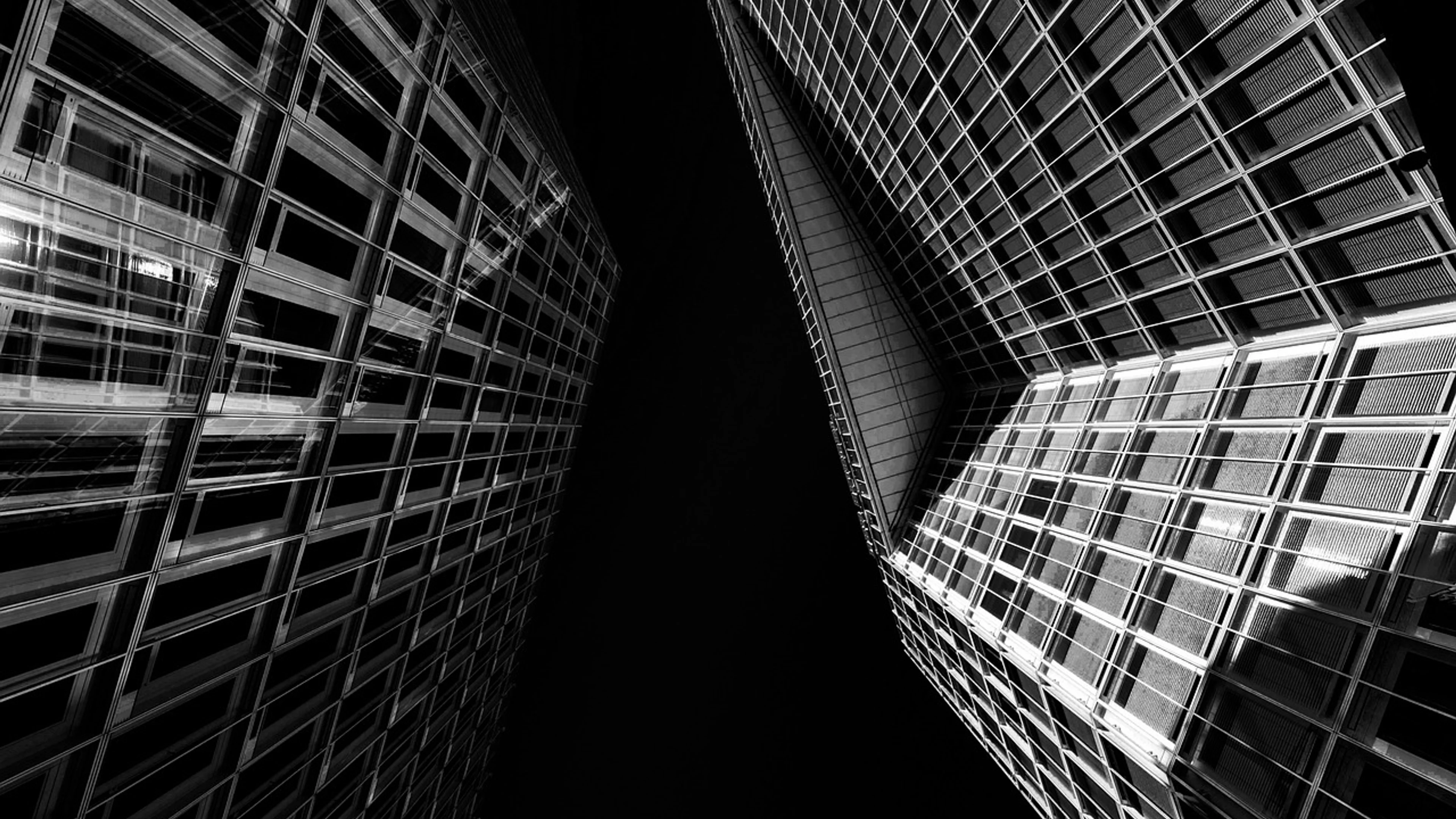 Skyscraper building facade - free 4K Ultra HD architecture wallpaper for desktop