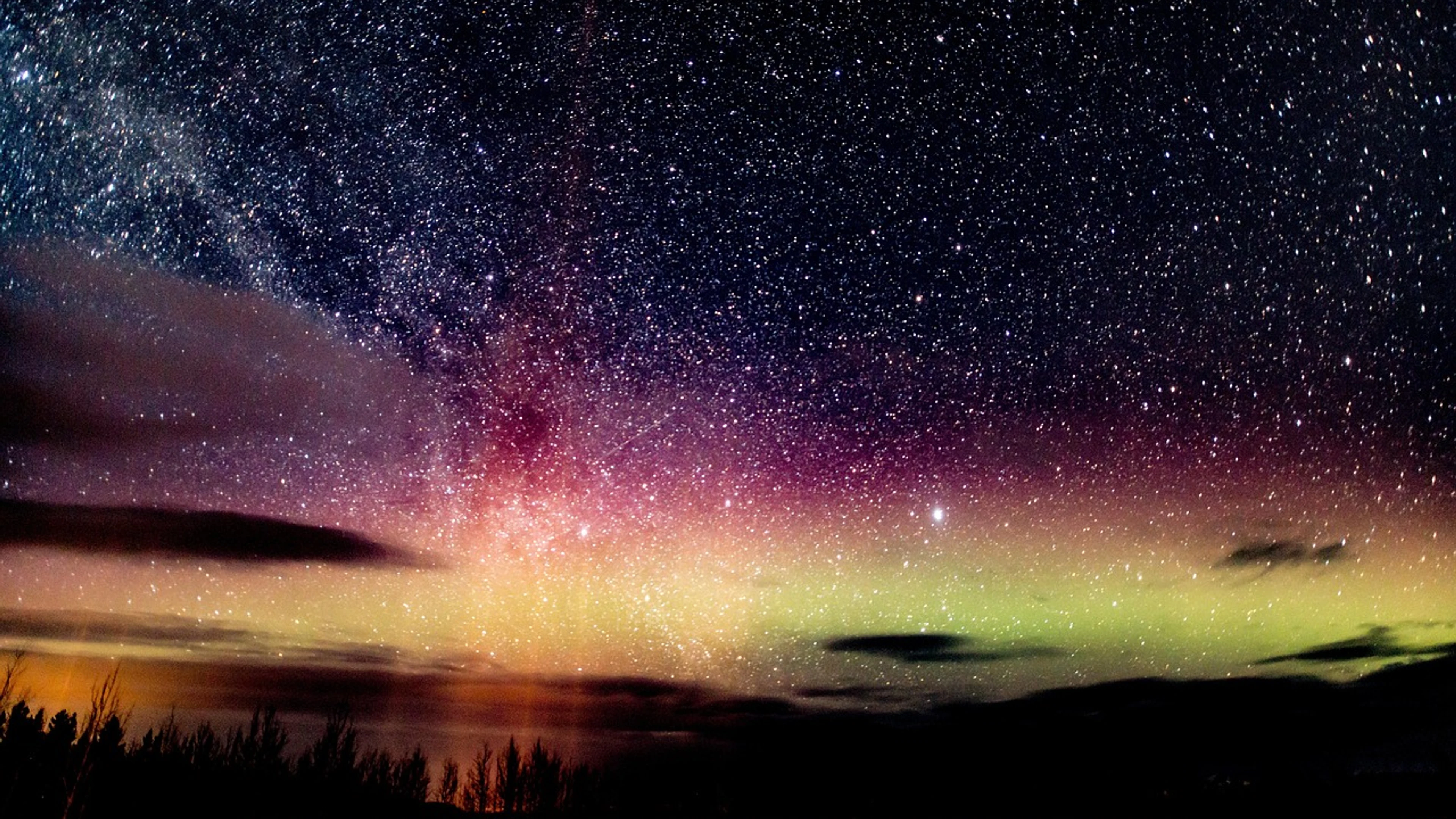 Aurora borealis night - free 4K Ultra HD aurora wallpaper for desktop