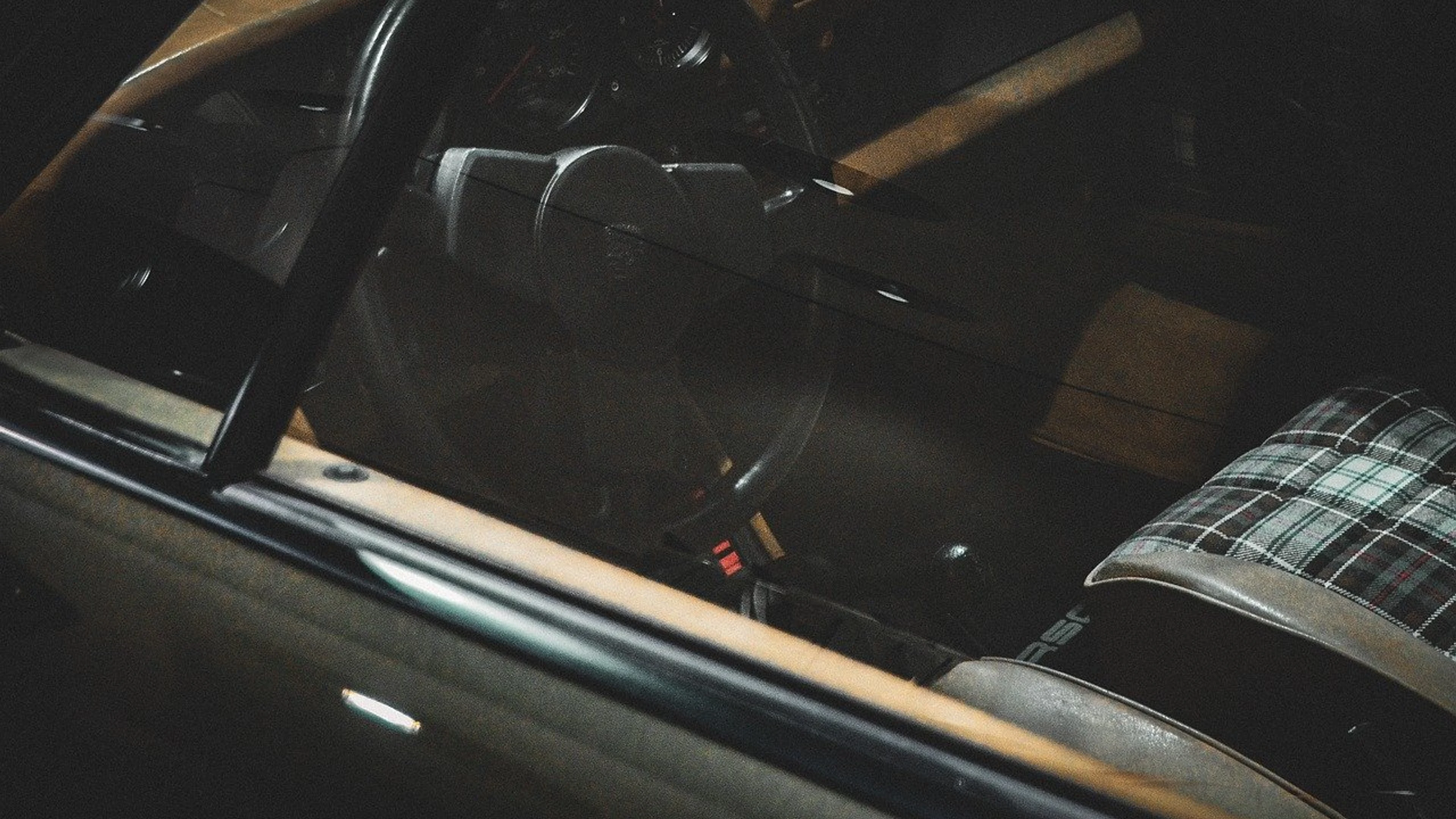 Automobile interior view steering wheel - free 4K Ultra HD cars wallpaper for desktop