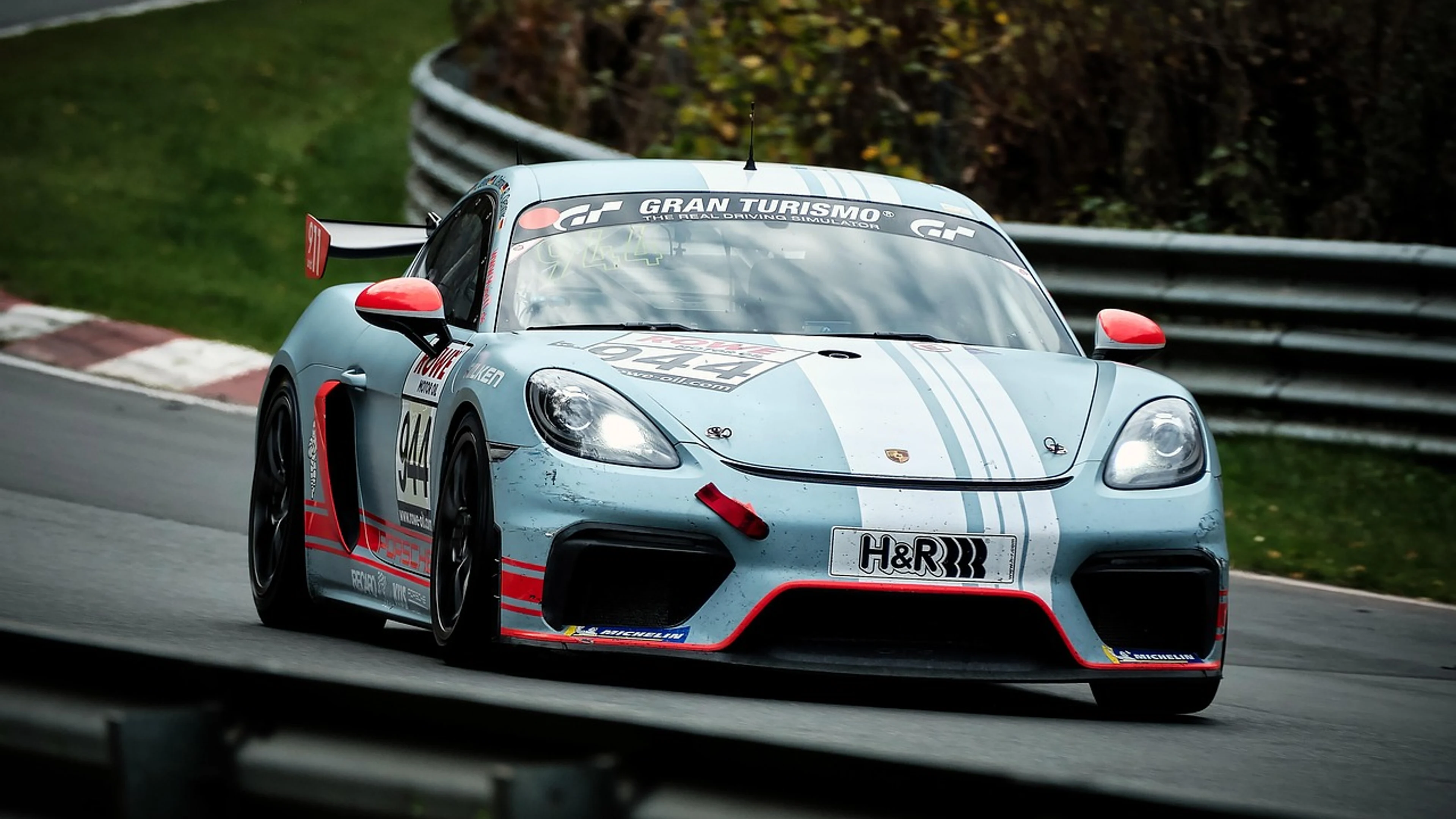 Car racing sports car racetrack - free 4K Ultra HD cars wallpaper for desktop