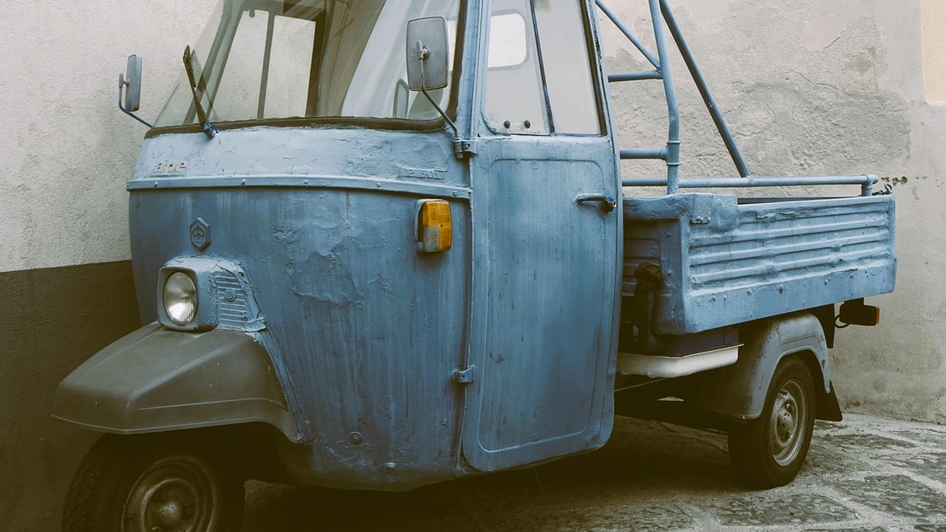 Piaggio ape vespacar full hd wallpaper - free 4K Ultra HD cars wallpaper for desktop