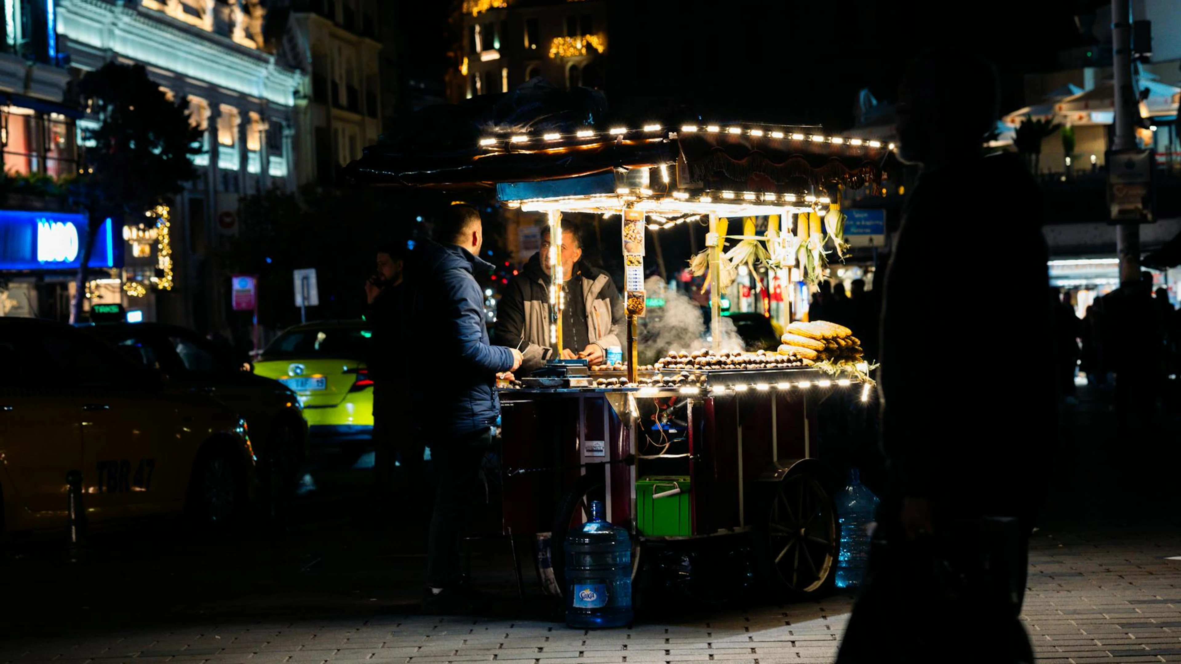 A bustling street food vendor in Taksim Square, Istanbul, illuminated at night. - free 4K Ultra HD city wallpaper for desktop