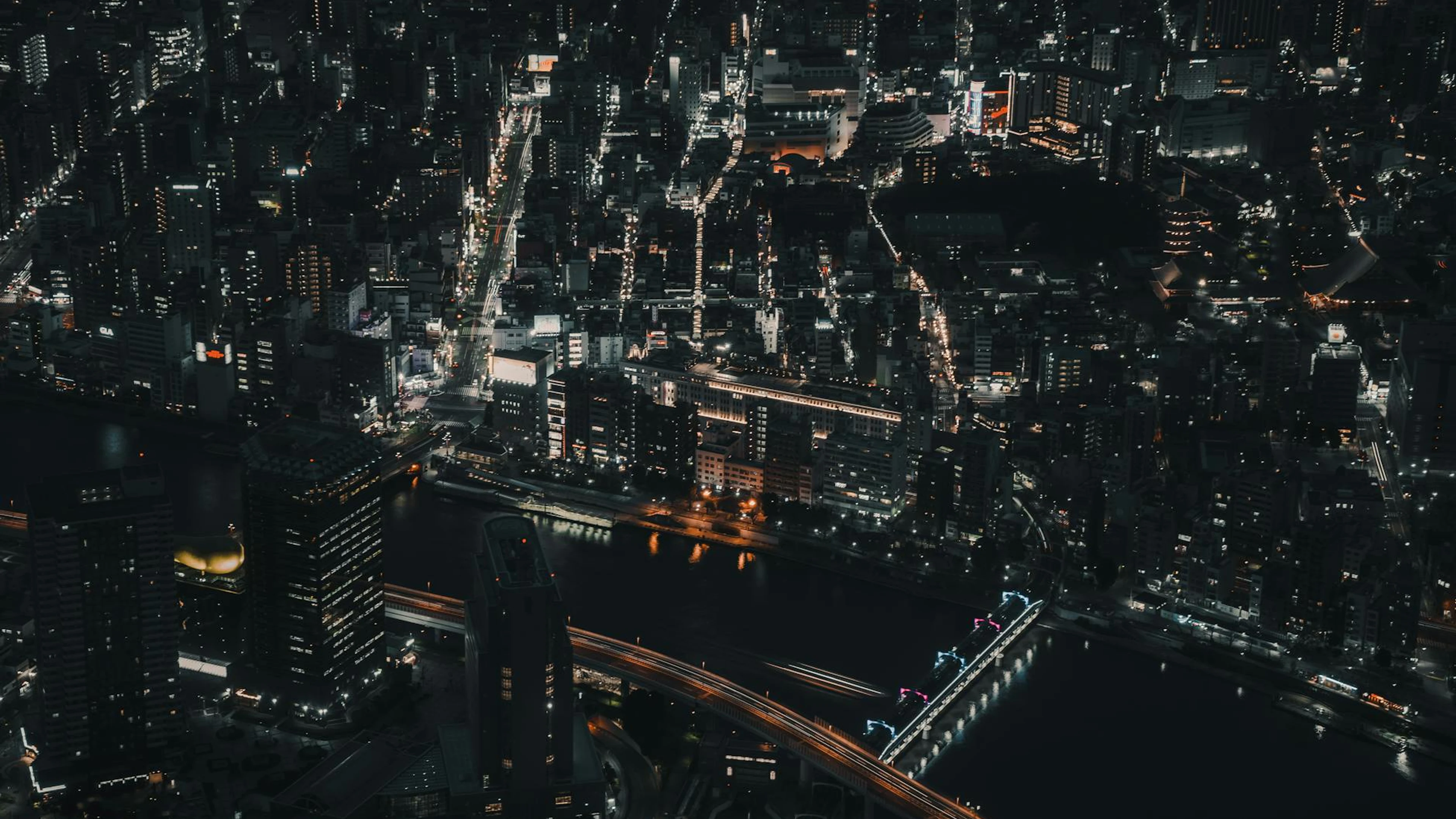 A captivating aerial view of Tokyo's luminous cityscape at night, showcasing urb - free 4K Ultra HD city wallpaper for desktop