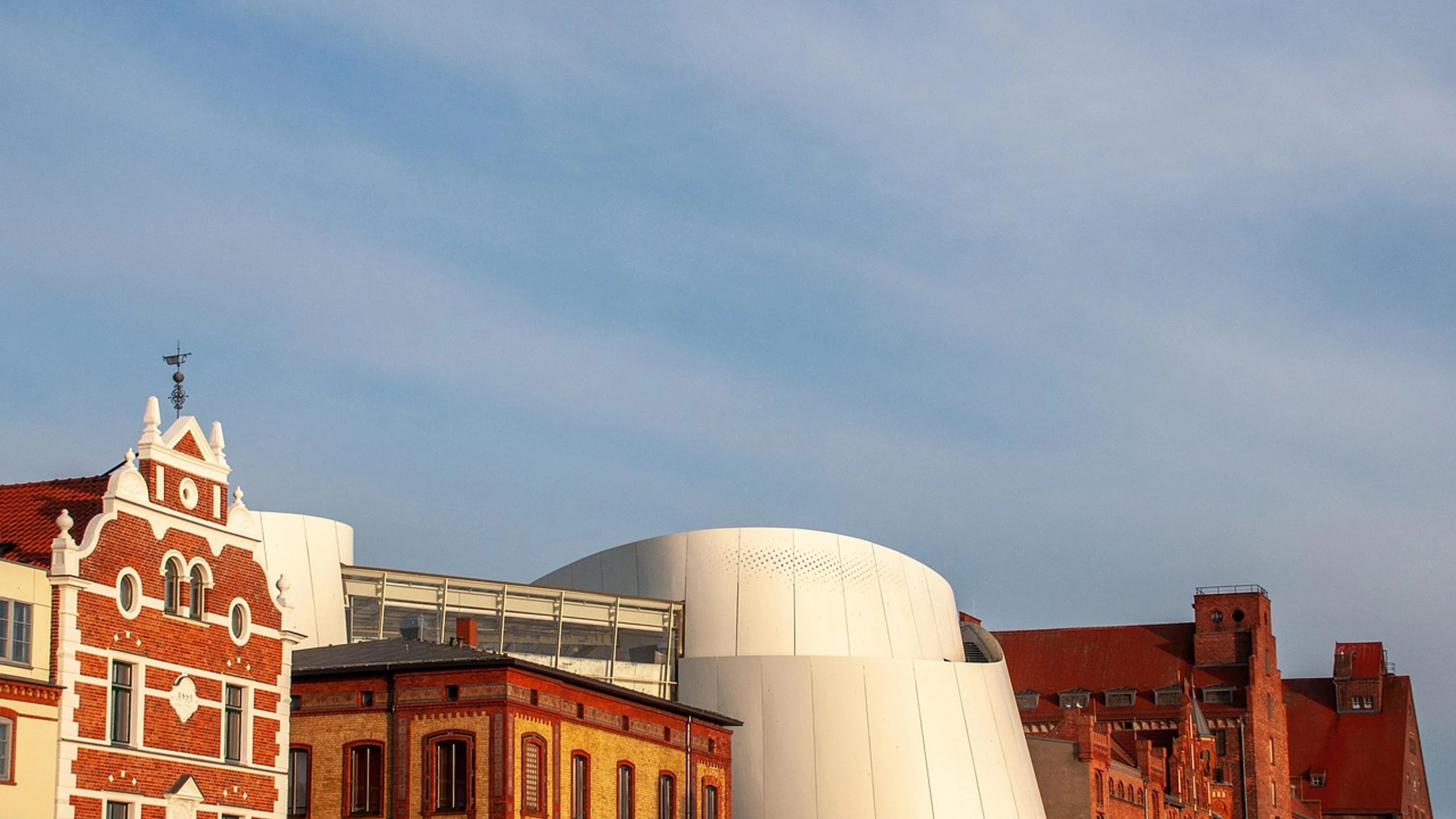 Architecture city facades - free 4K Ultra HD city wallpaper for desktop