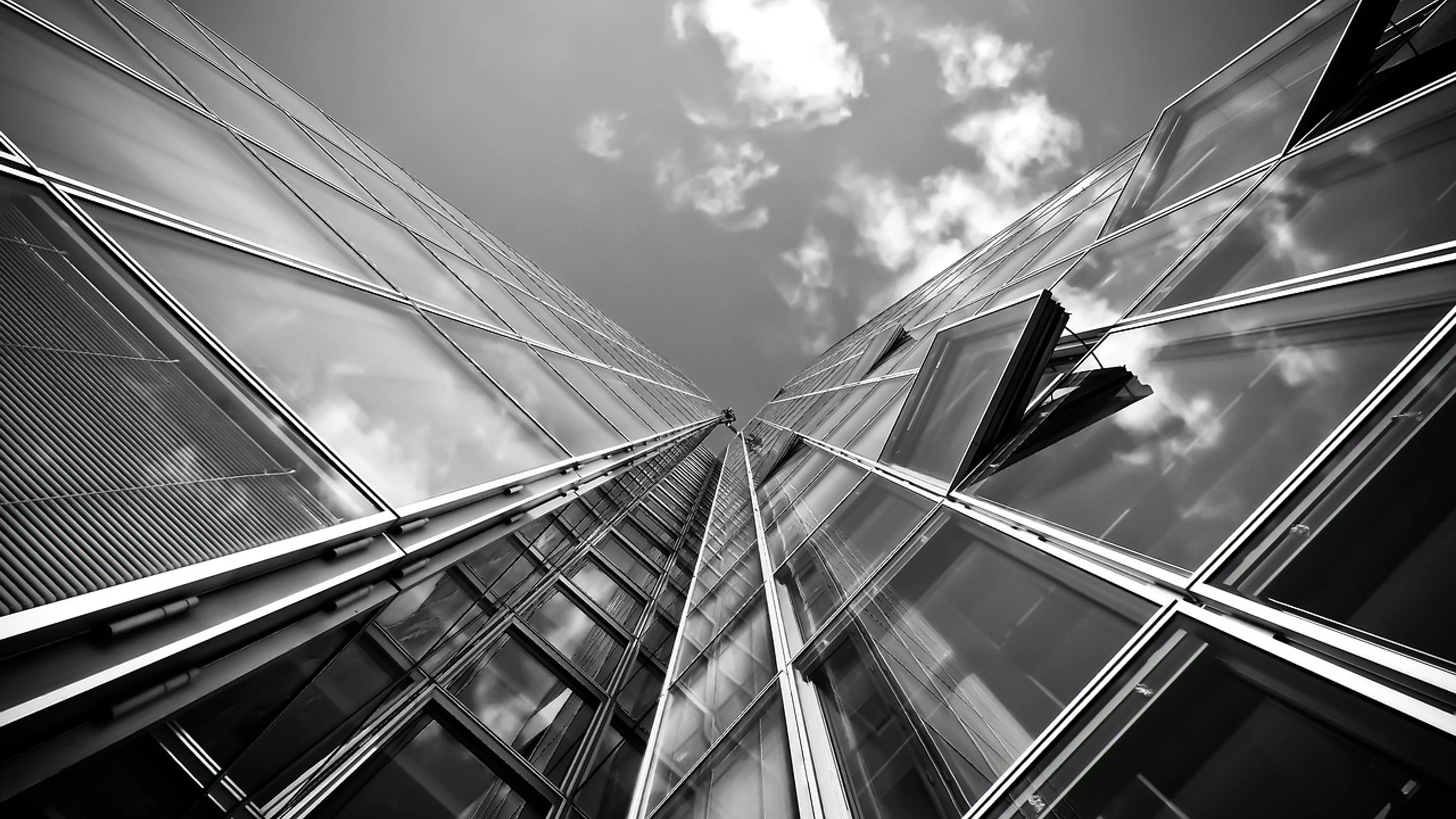 Building architecture black and white - free 4K Ultra HD city wallpaper for desktop