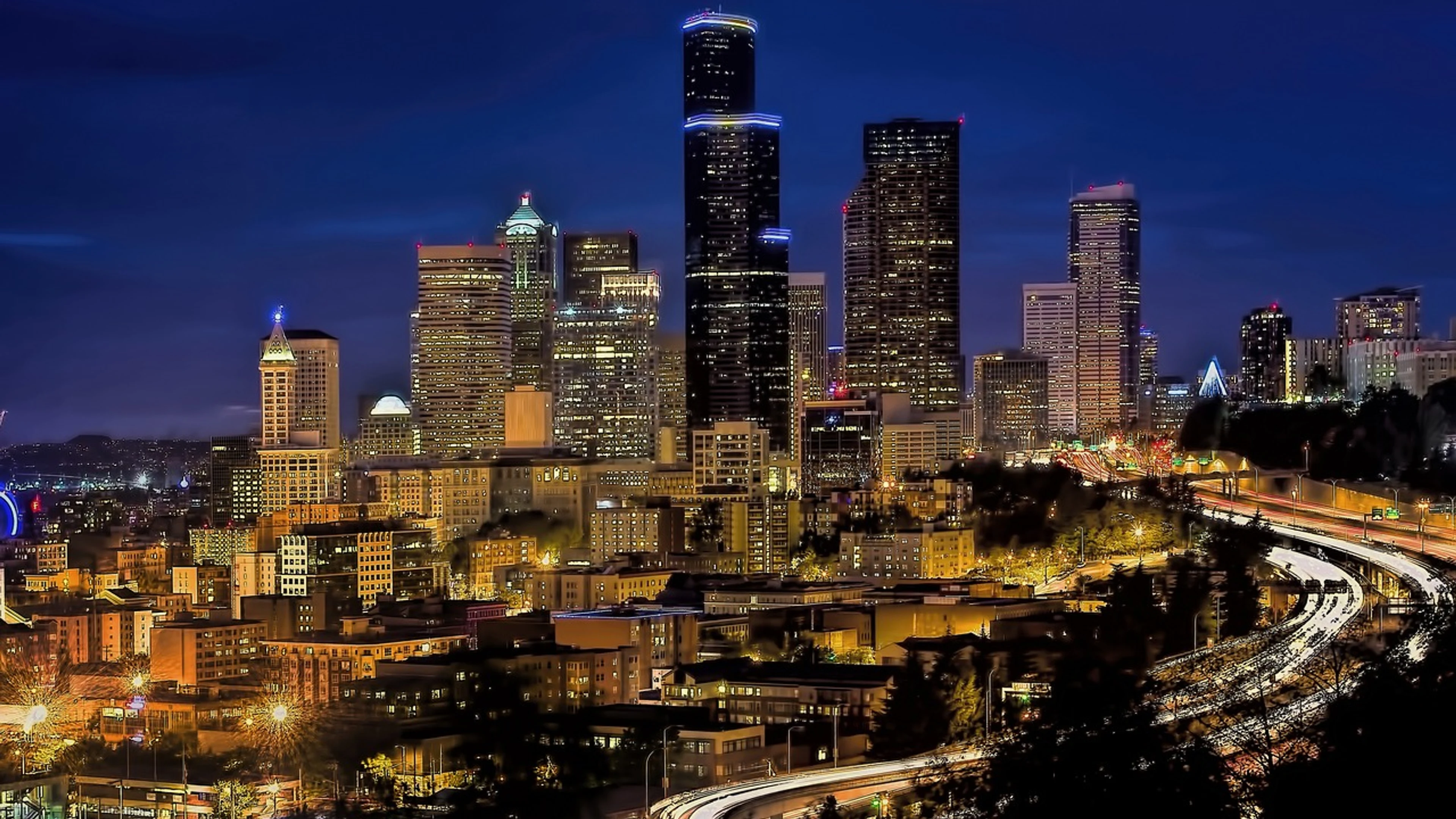 Buildings city illuminated - free 4K Ultra HD city wallpaper for desktop