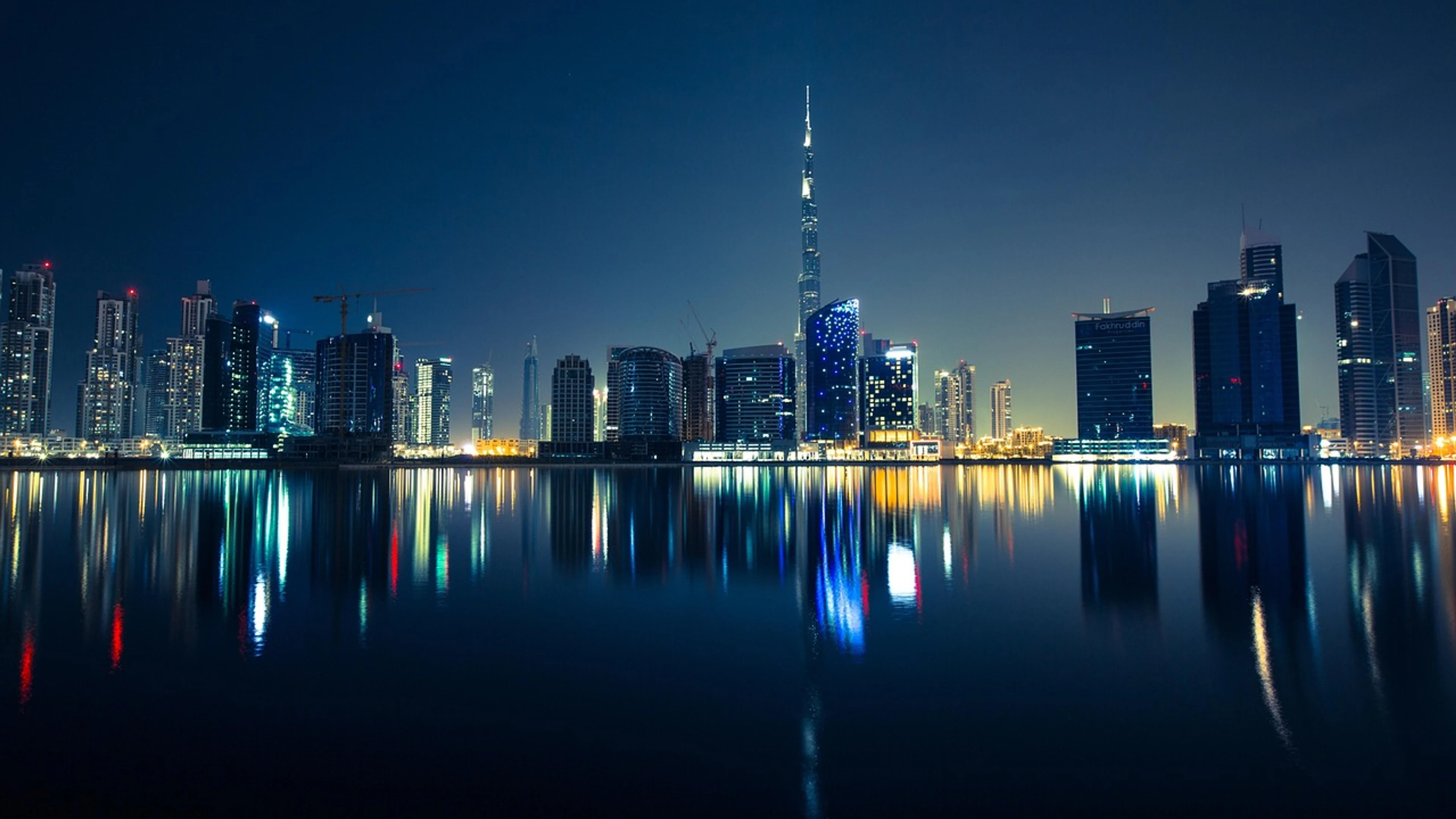 Buildings illuminated water - free 4K Ultra HD city wallpaper for desktop