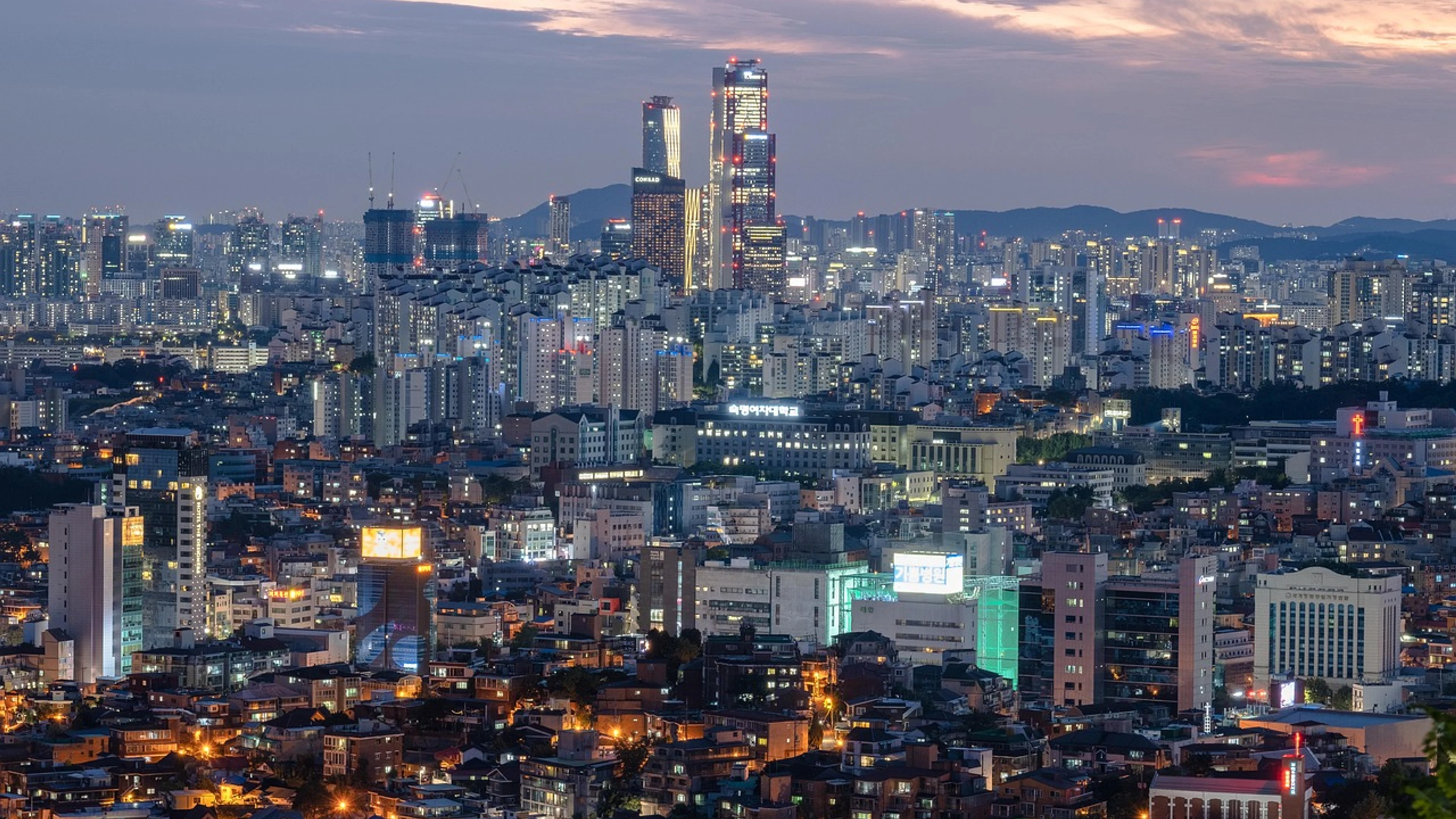 City buildings night view - free 4K Ultra HD city wallpaper for desktop