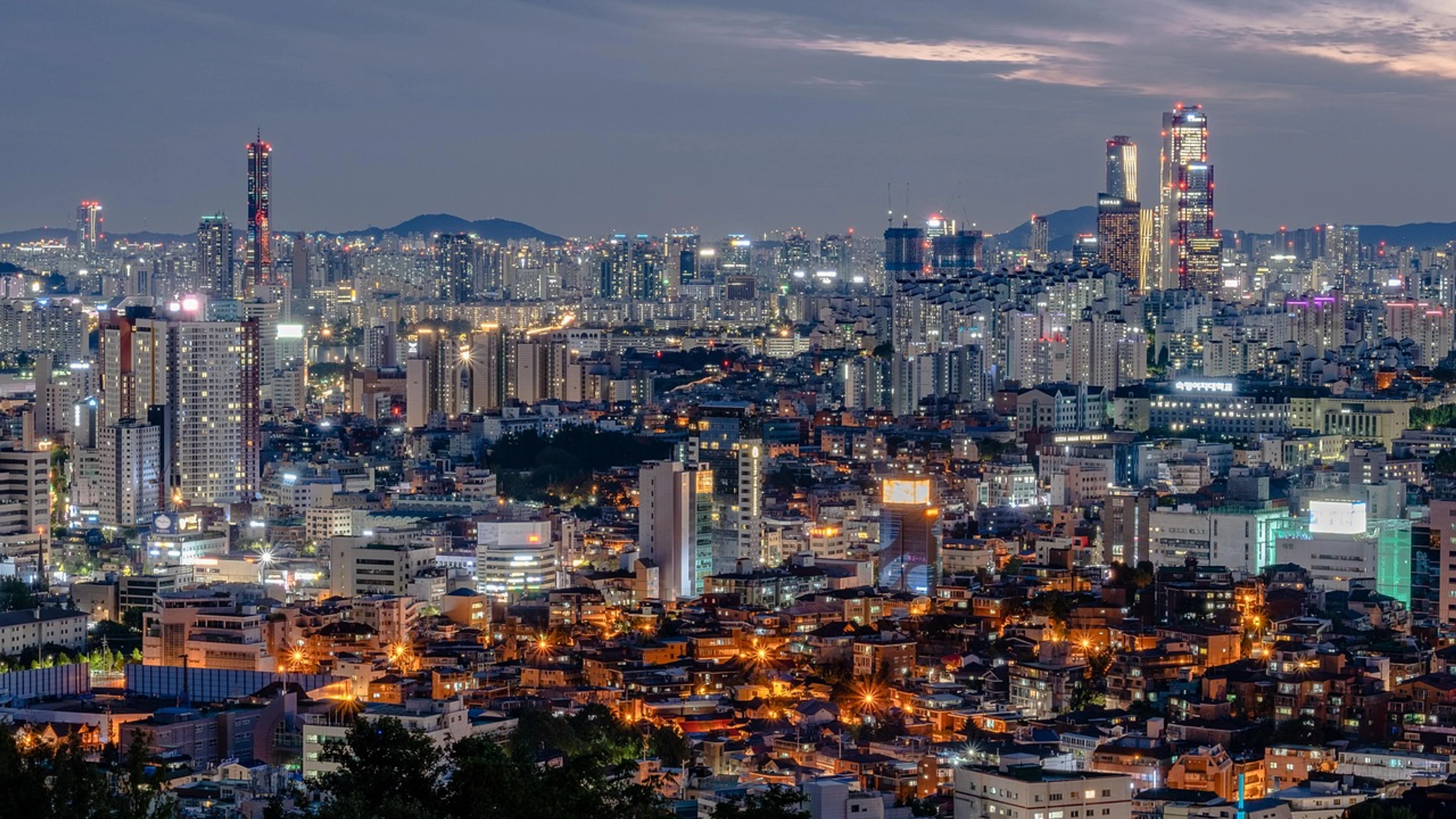 City buildings night view - free 4K Ultra HD city wallpaper for desktop