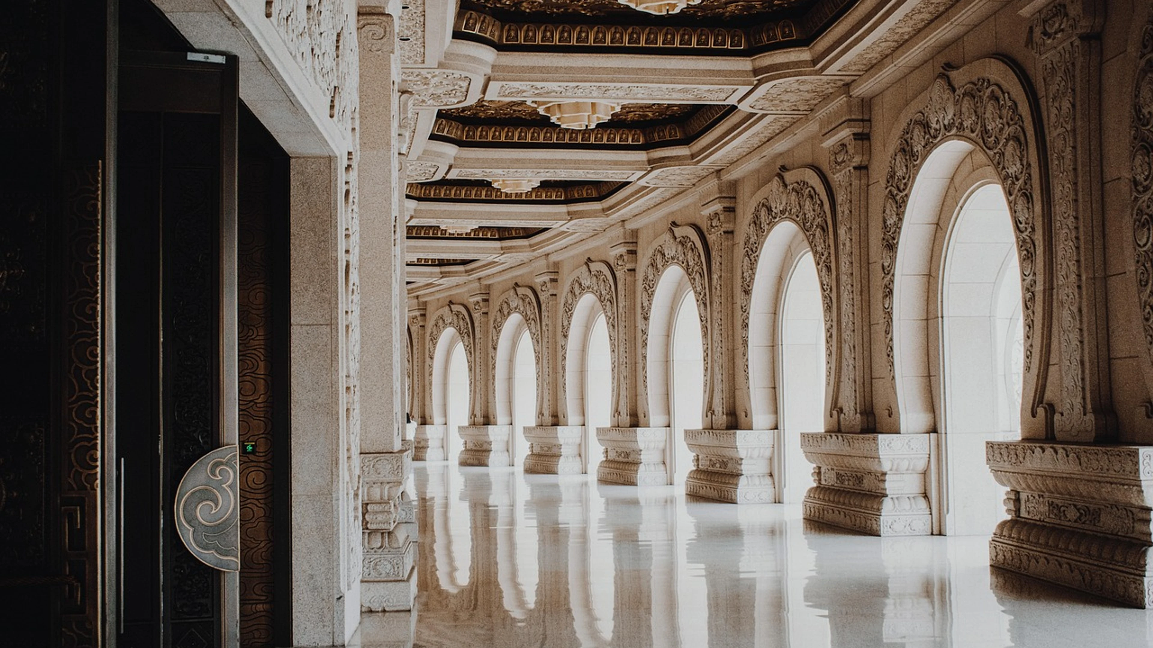 Palace city building - free 4K Ultra HD city wallpaper for desktop