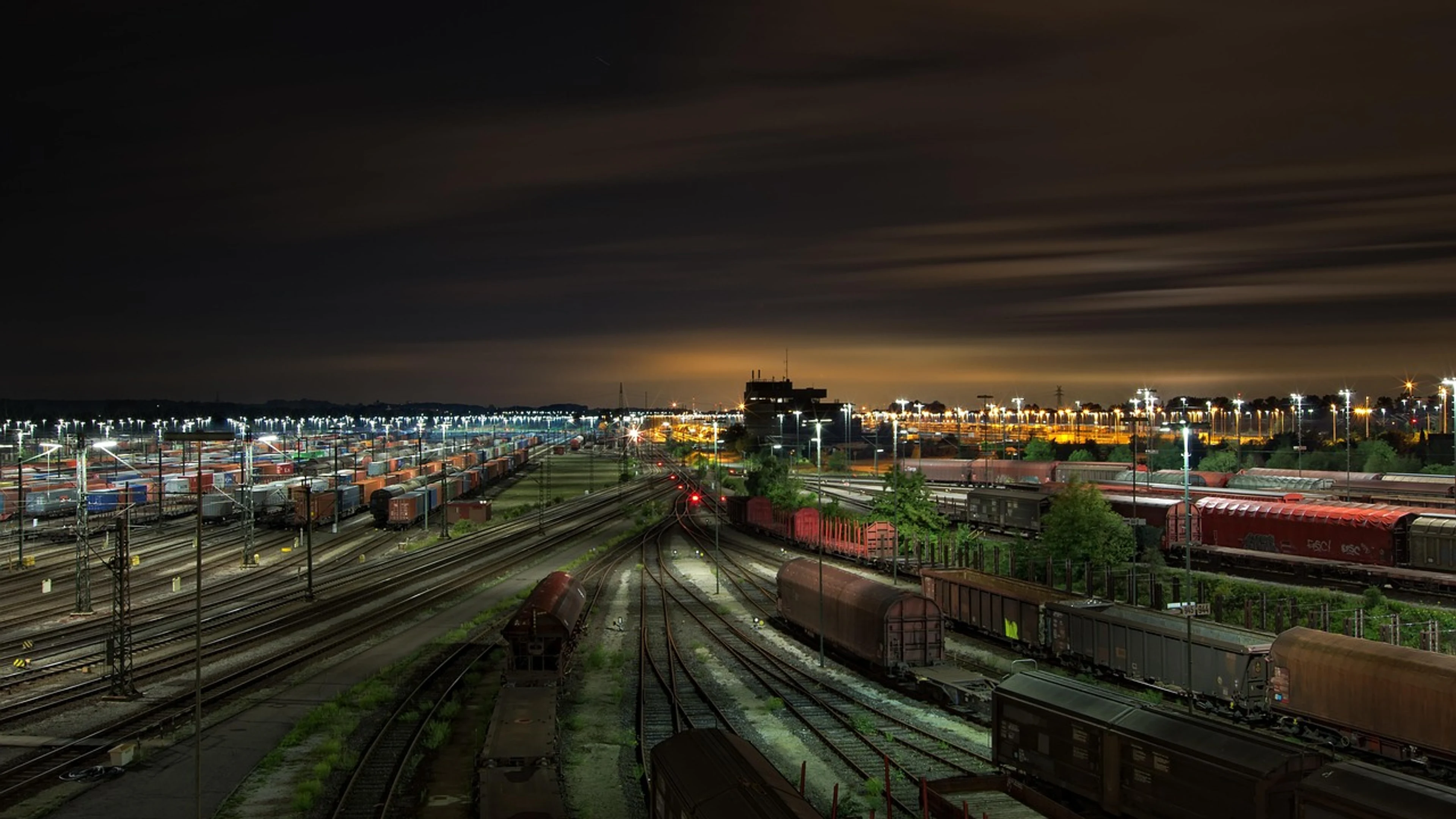 Railway station freight trains tracks - free 4K Ultra HD city wallpaper for desktop