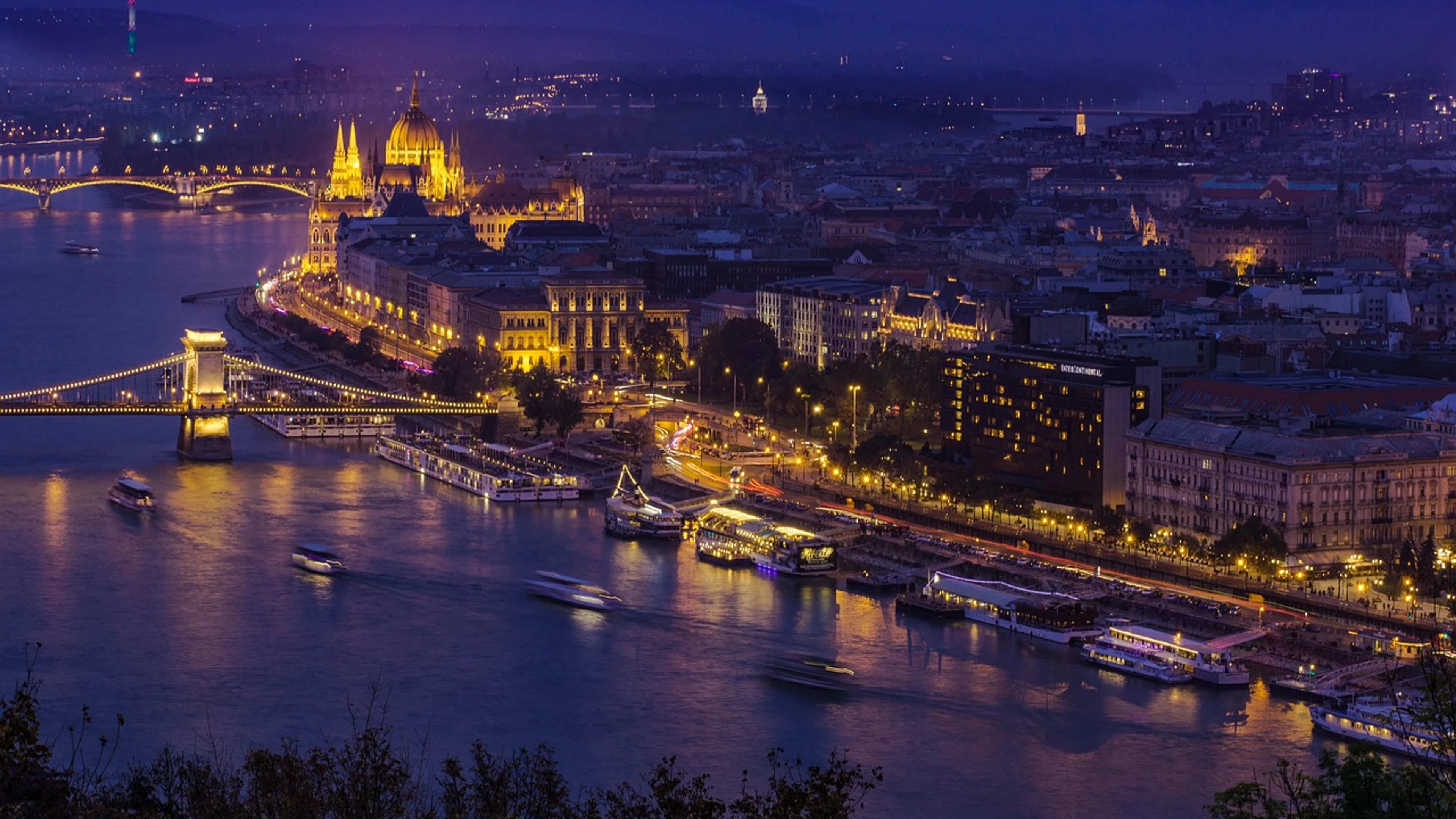 River budapest evening - free 4K Ultra HD city wallpaper for desktop
