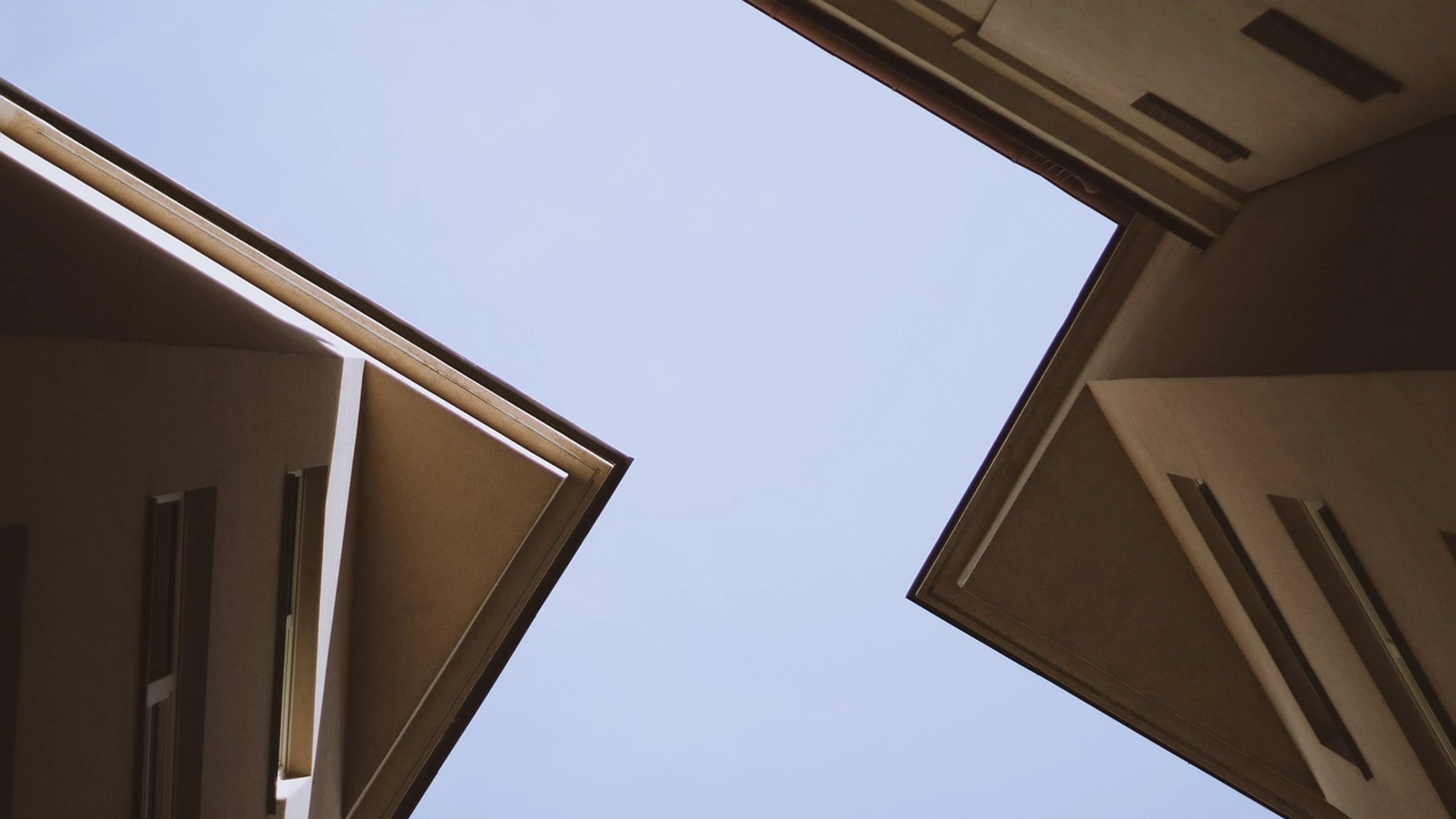 Roof building house - free 4K Ultra HD city wallpaper for desktop