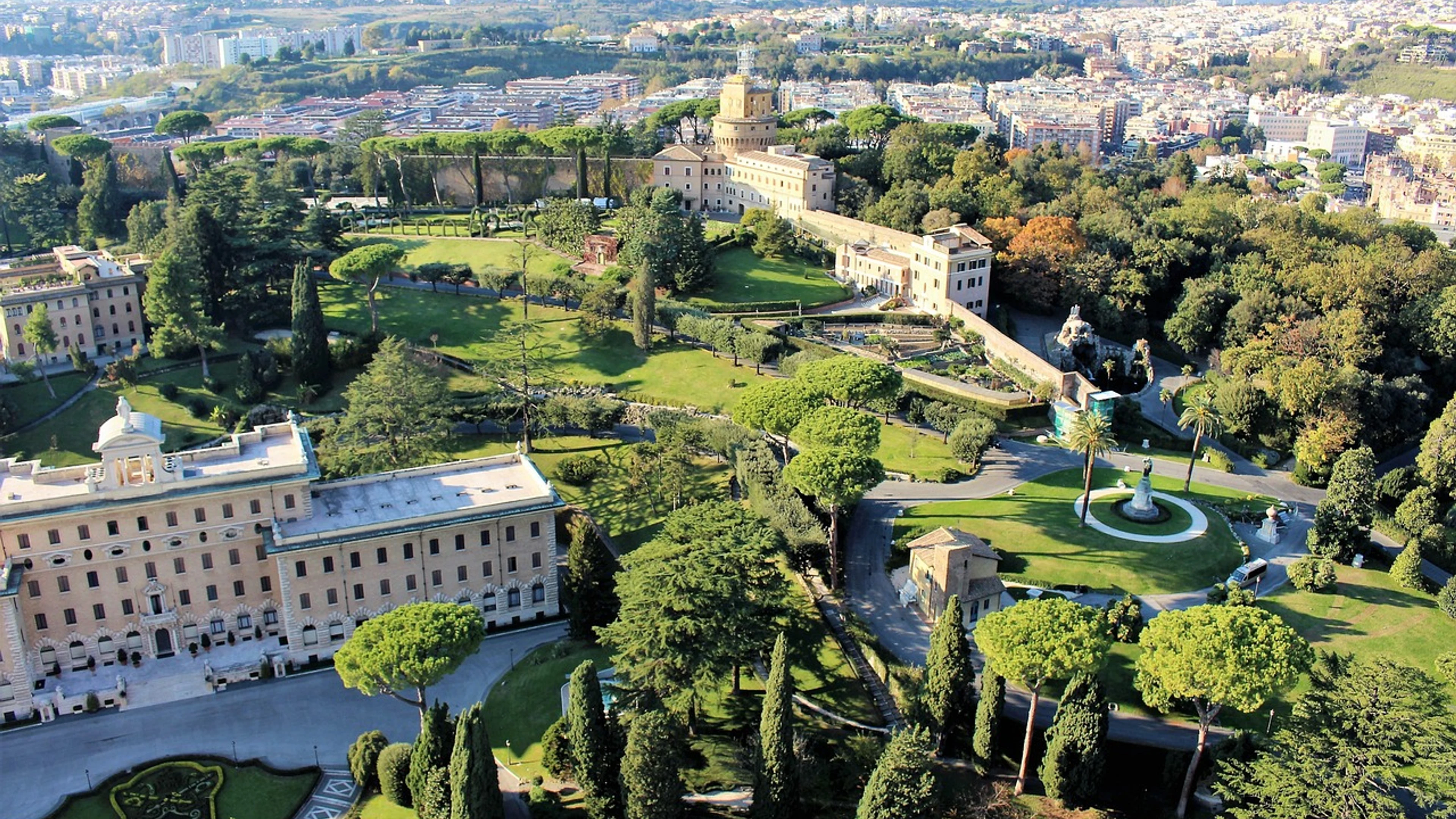 Vatican gardens city - free 4K Ultra HD city wallpaper for desktop