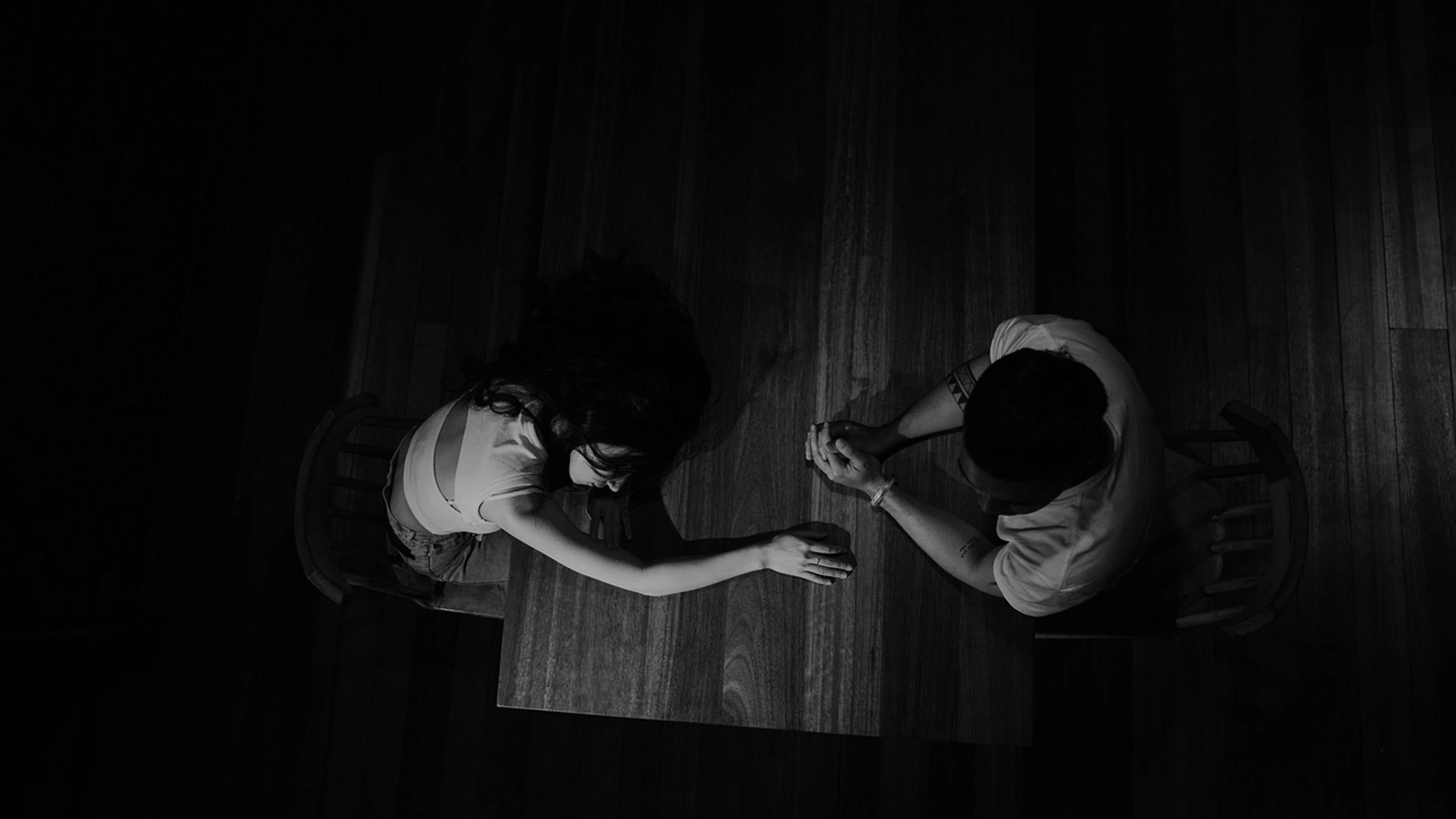 Couple lovers lonely - free 4K Ultra HD dark wallpaper for desktop