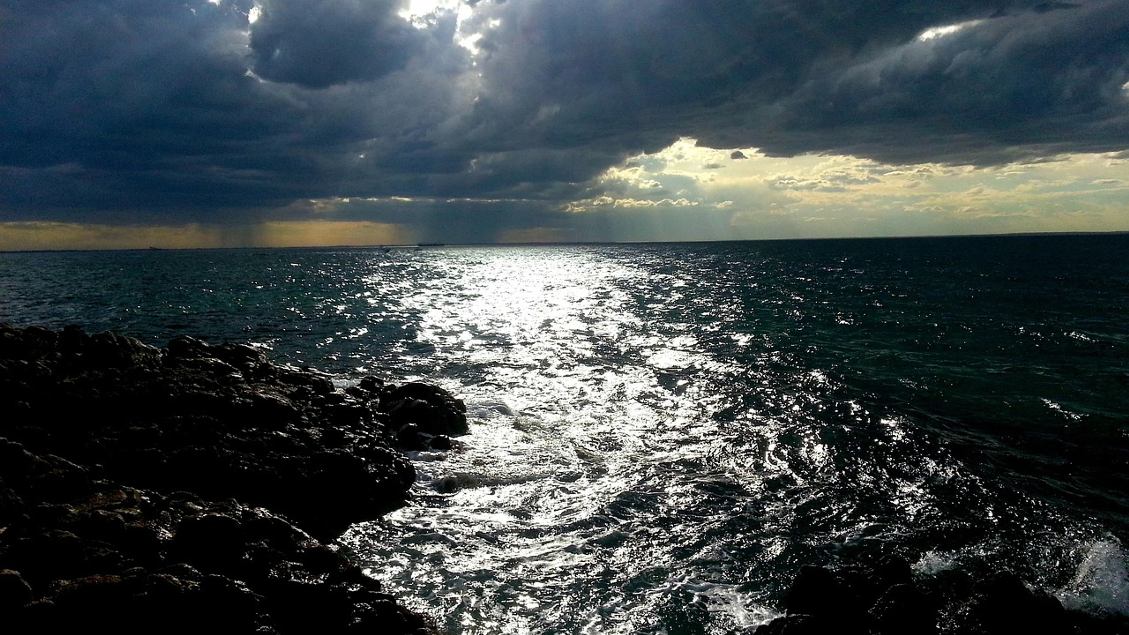 Dark storm sky - free 4K Ultra HD dark wallpaper for desktop