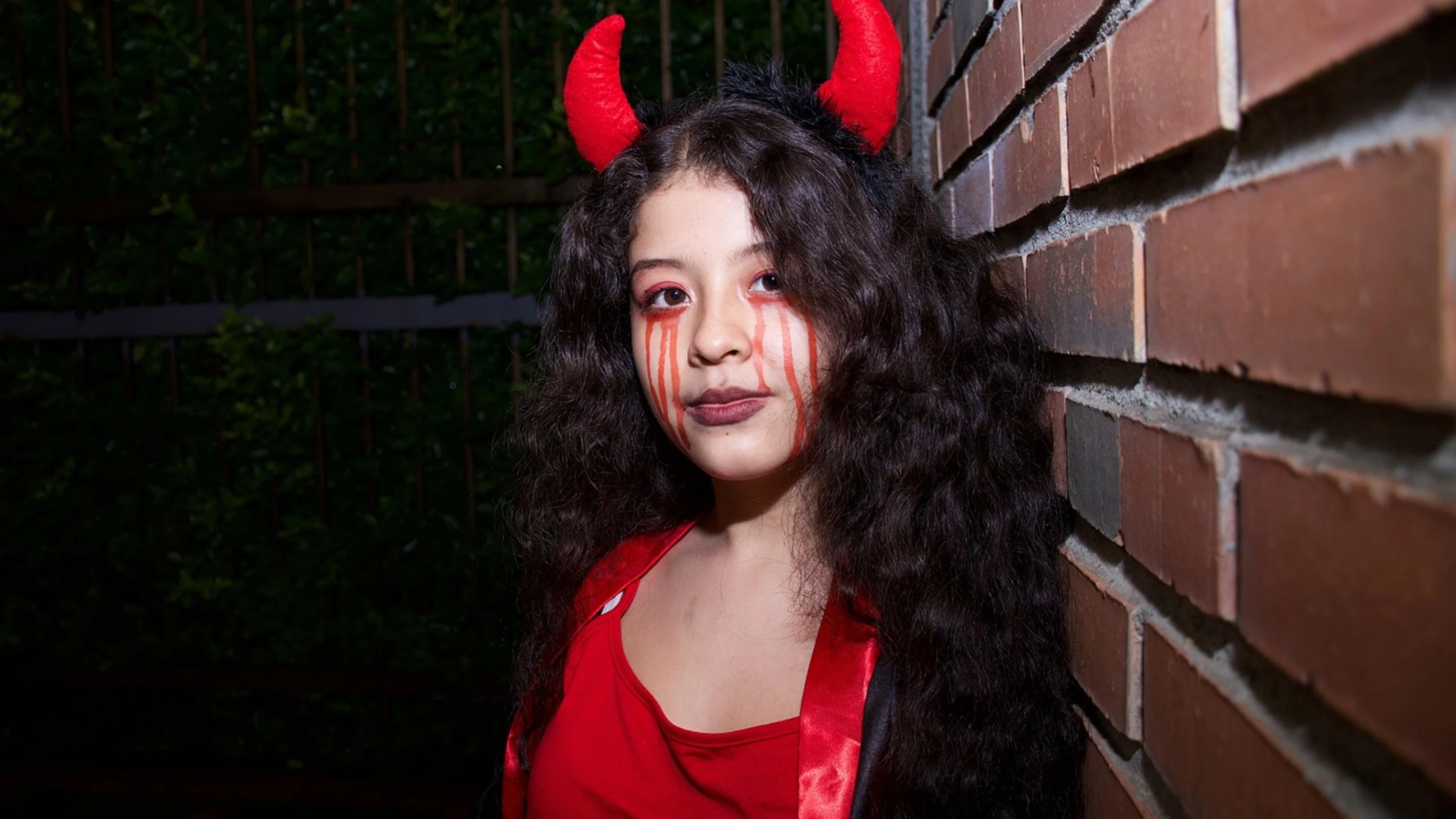 Devil halloween costume - free 4K Ultra HD dark wallpaper for desktop