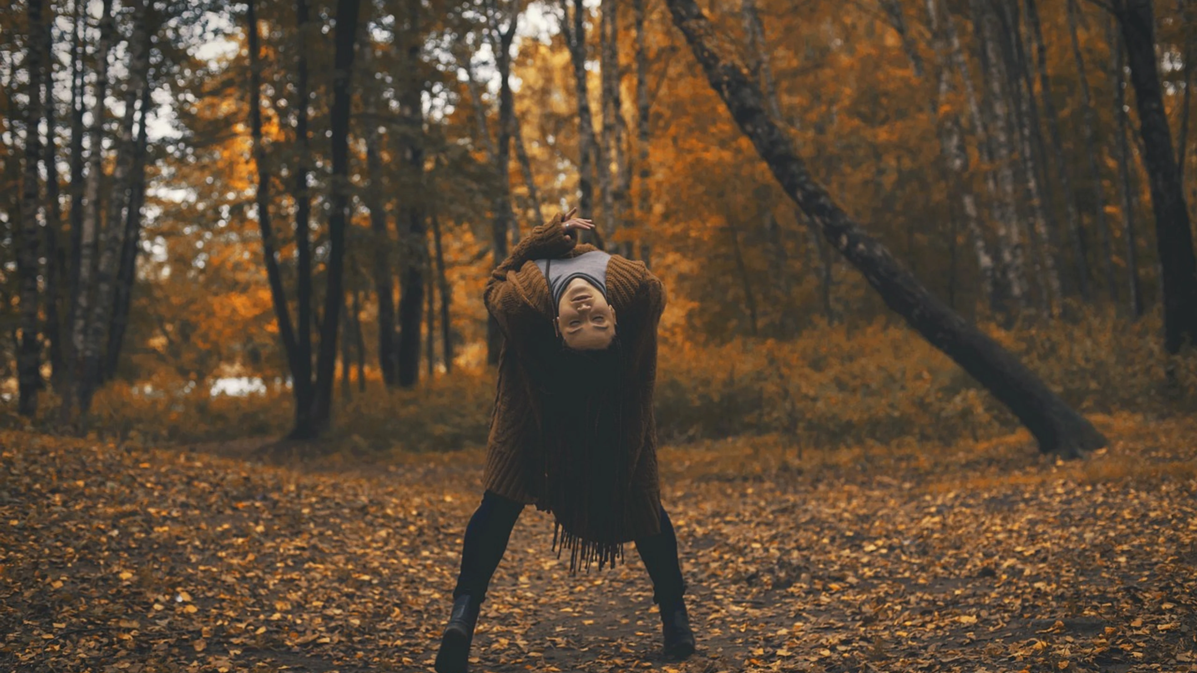 Fire autumn shaman - free 4K Ultra HD dark wallpaper for desktop