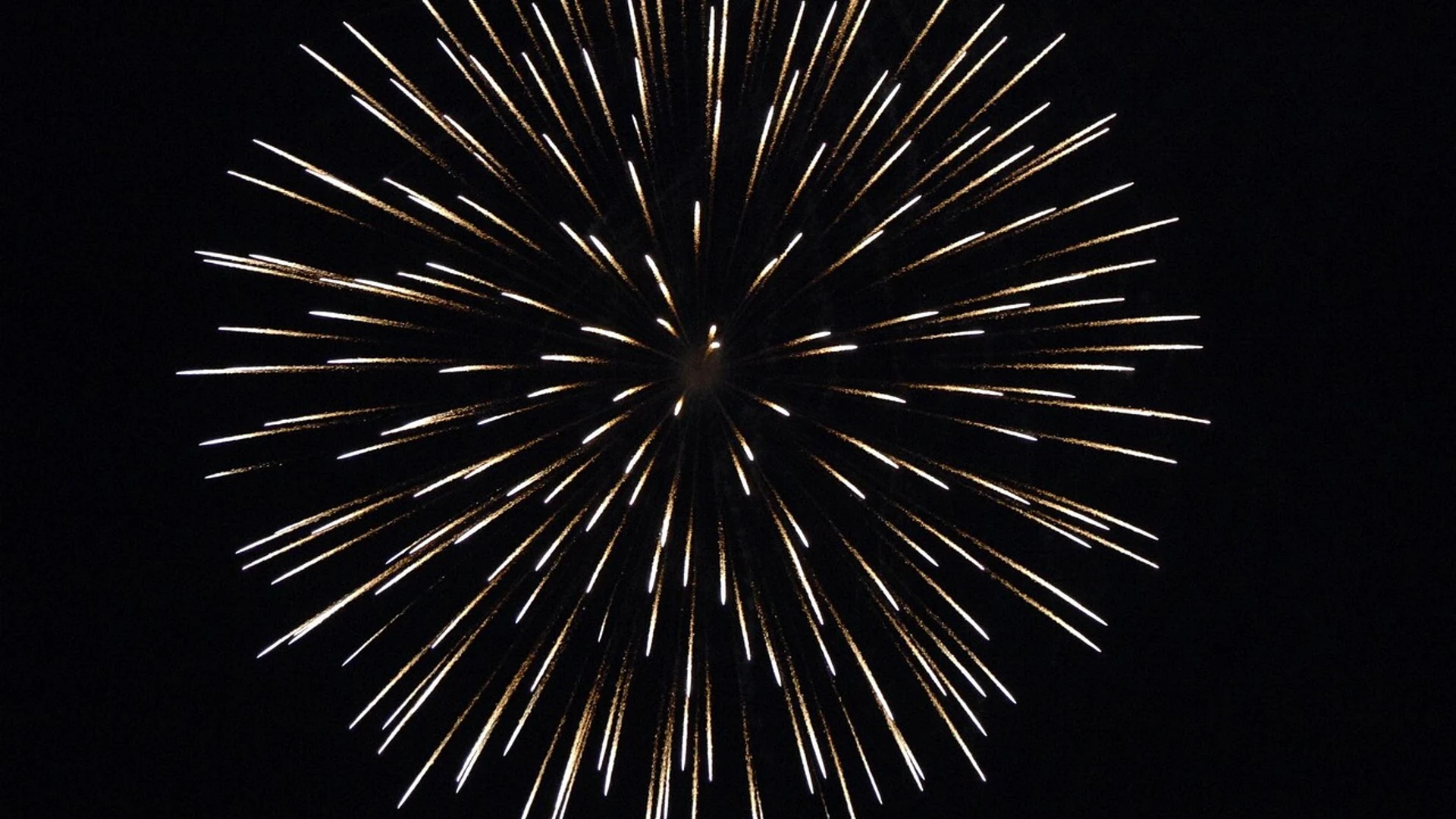 Fireworks shining night - free hd dark wallpaper for desktop