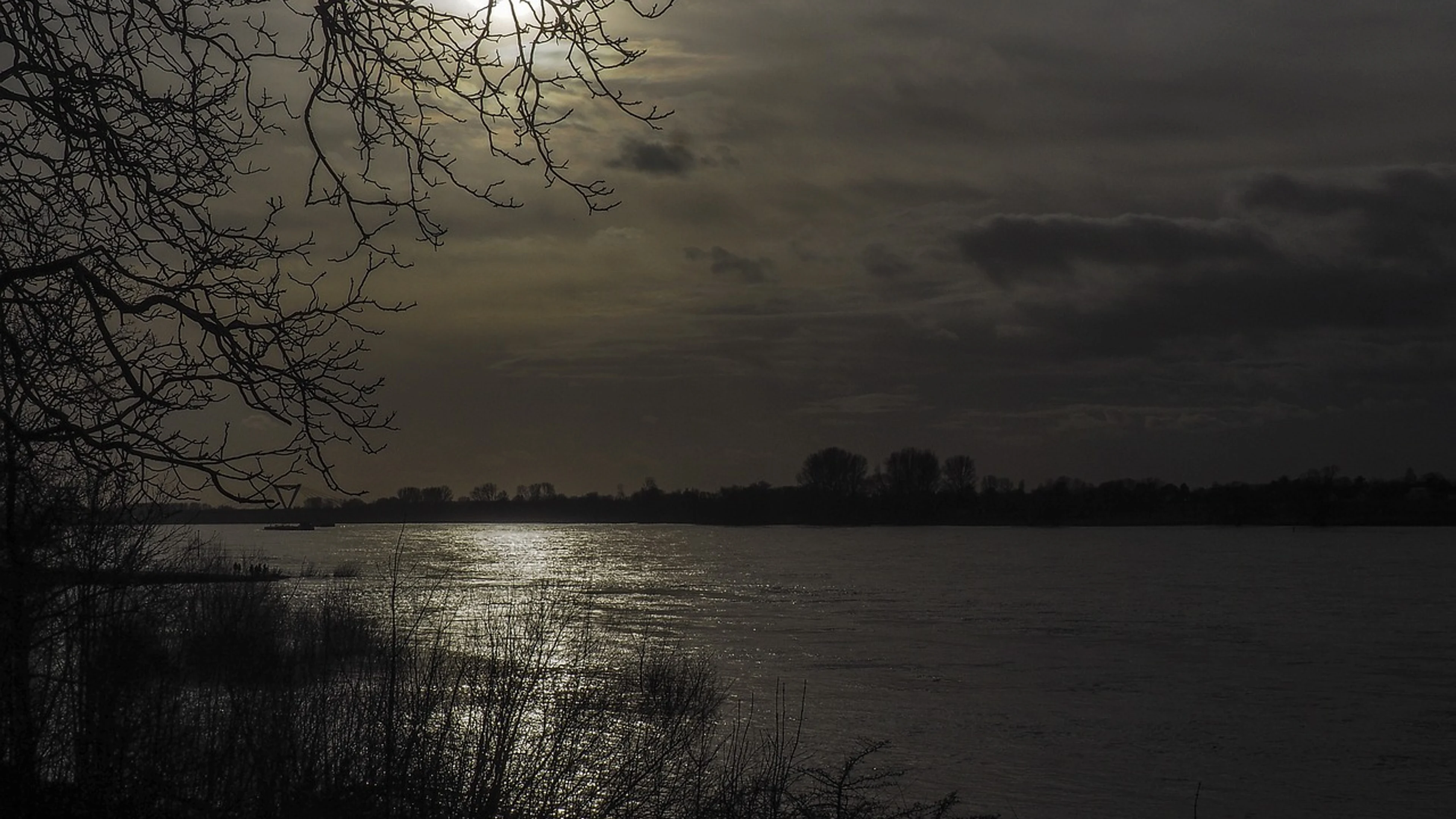 Landscape moonlight moon - free 4K Ultra HD dark wallpaper for desktop