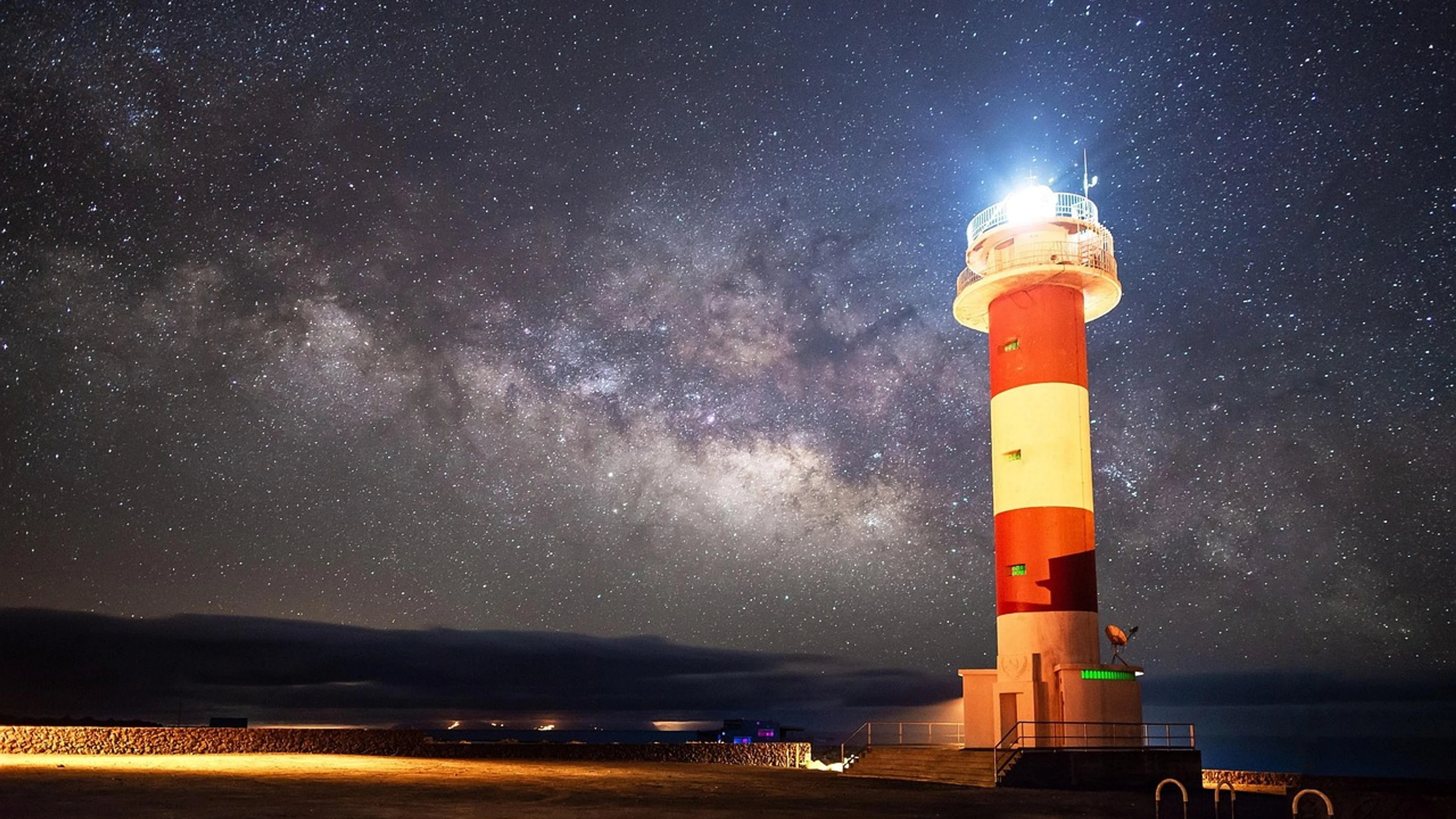 Lighthouse night coast - free 4K Ultra HD dark wallpaper for desktop