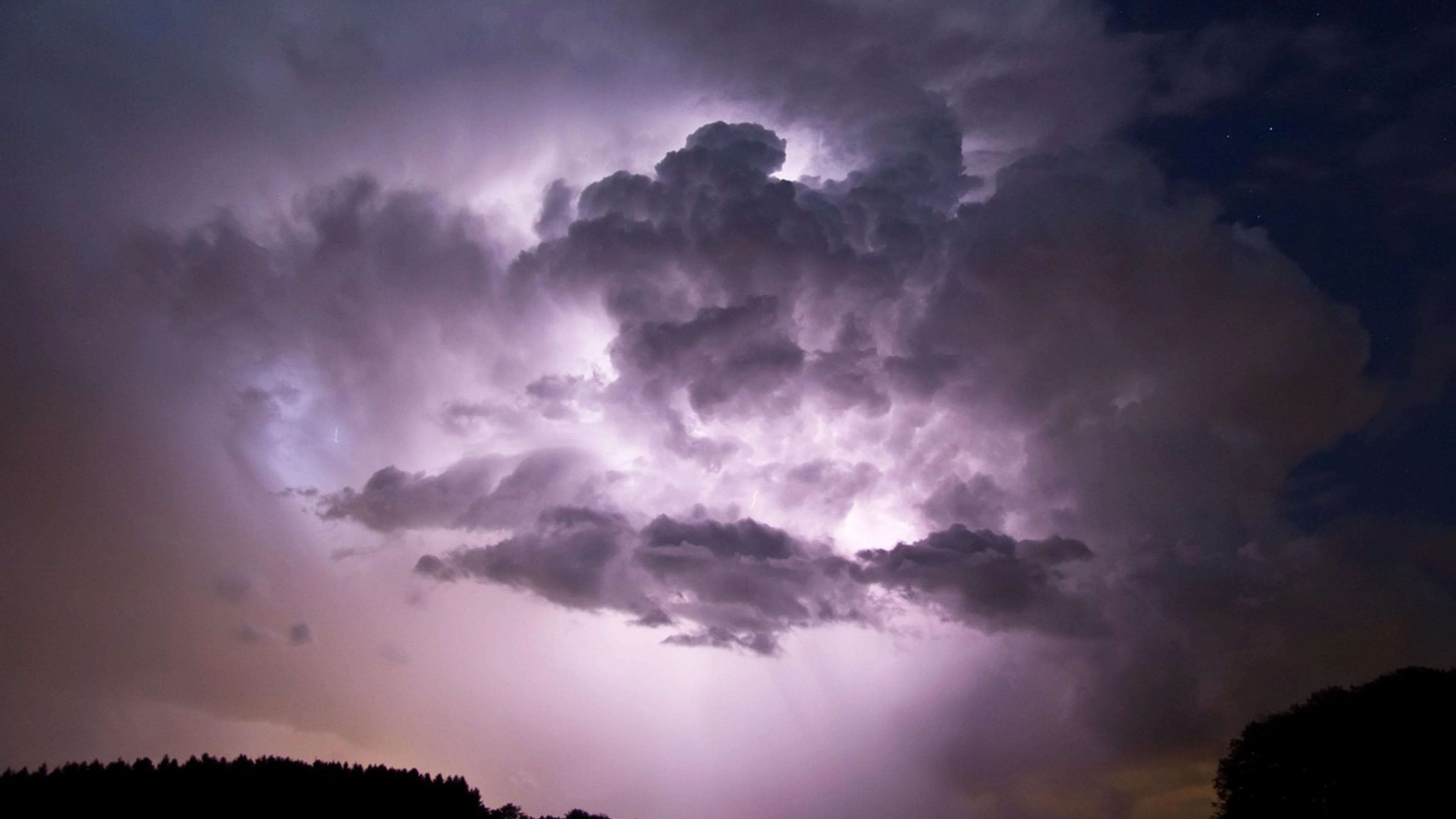 Lightning thunderstorm a thunderstorm cell - free 4K Ultra HD dark wallpaper for desktop