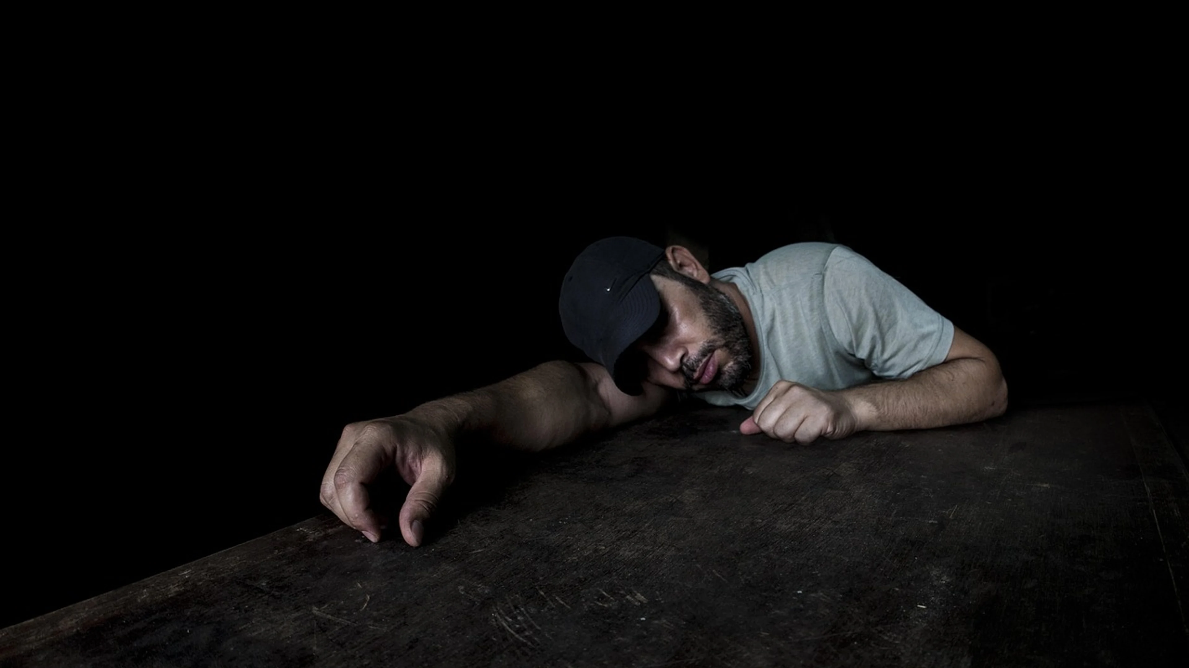 Lowkey sleep portrait - free 4K Ultra HD dark wallpaper for desktop