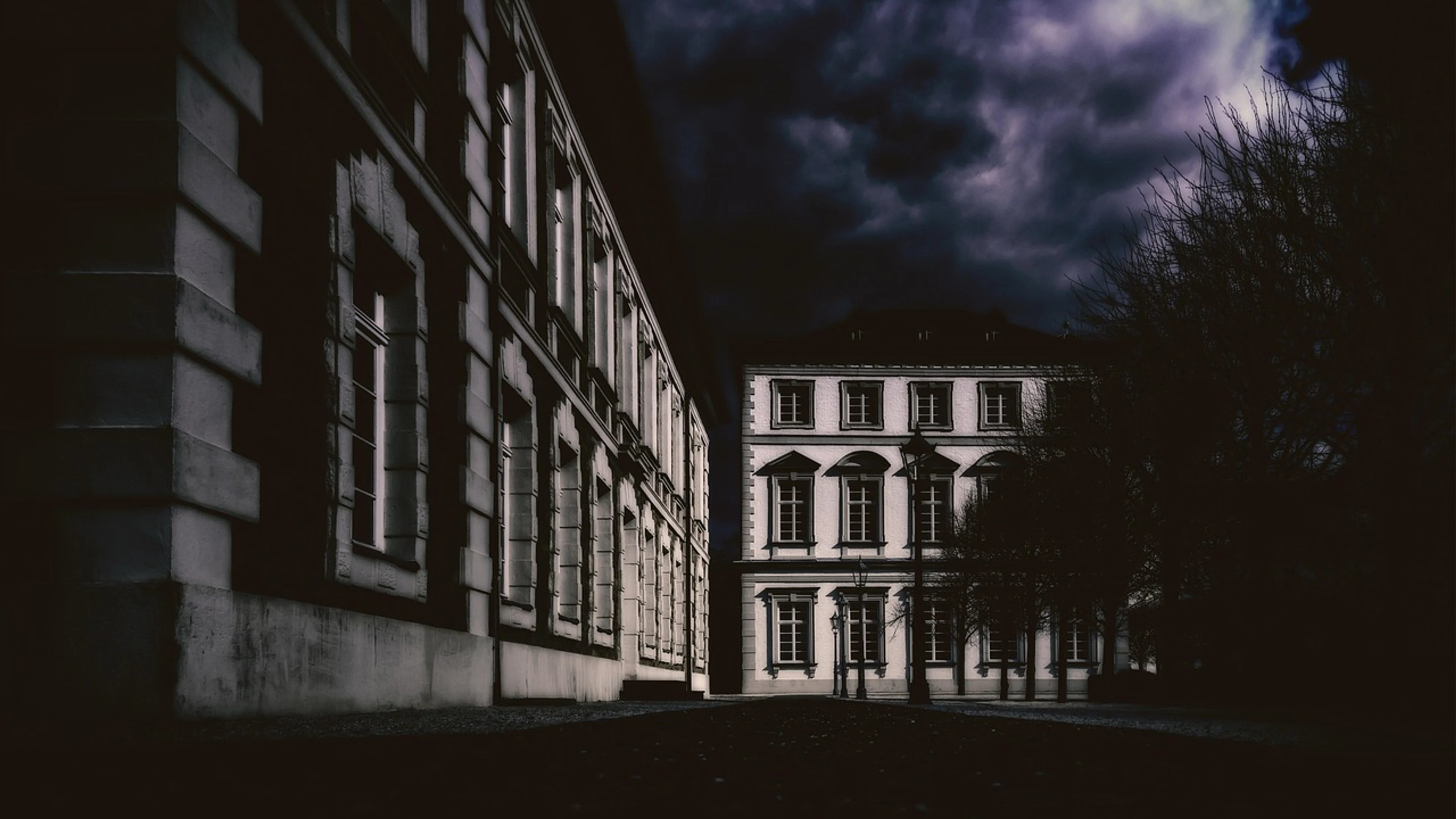 Night castle mystical - free 4K Ultra HD dark wallpaper for desktop