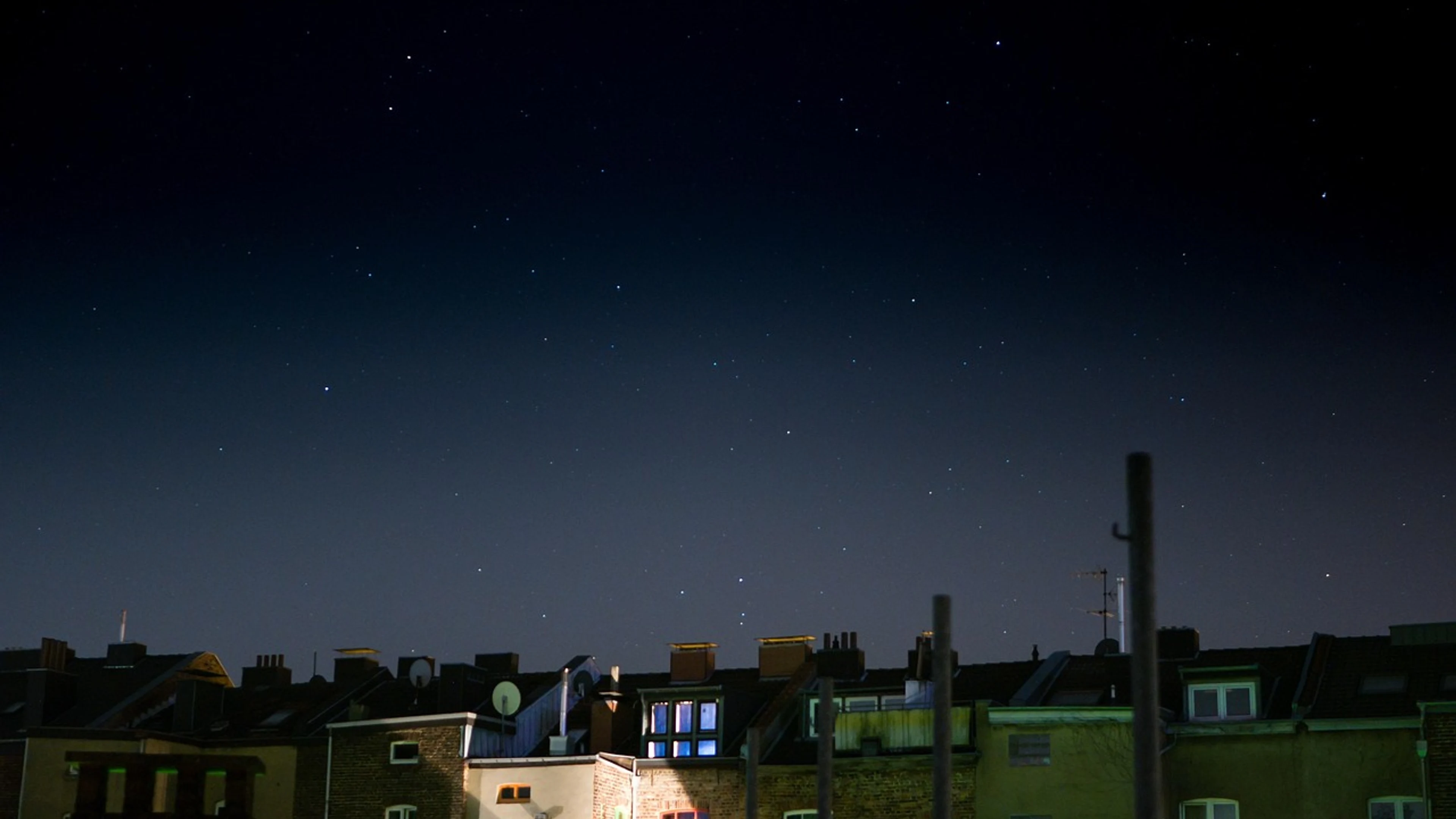 Night stars starry sky - free 4K Ultra HD dark wallpaper for desktop