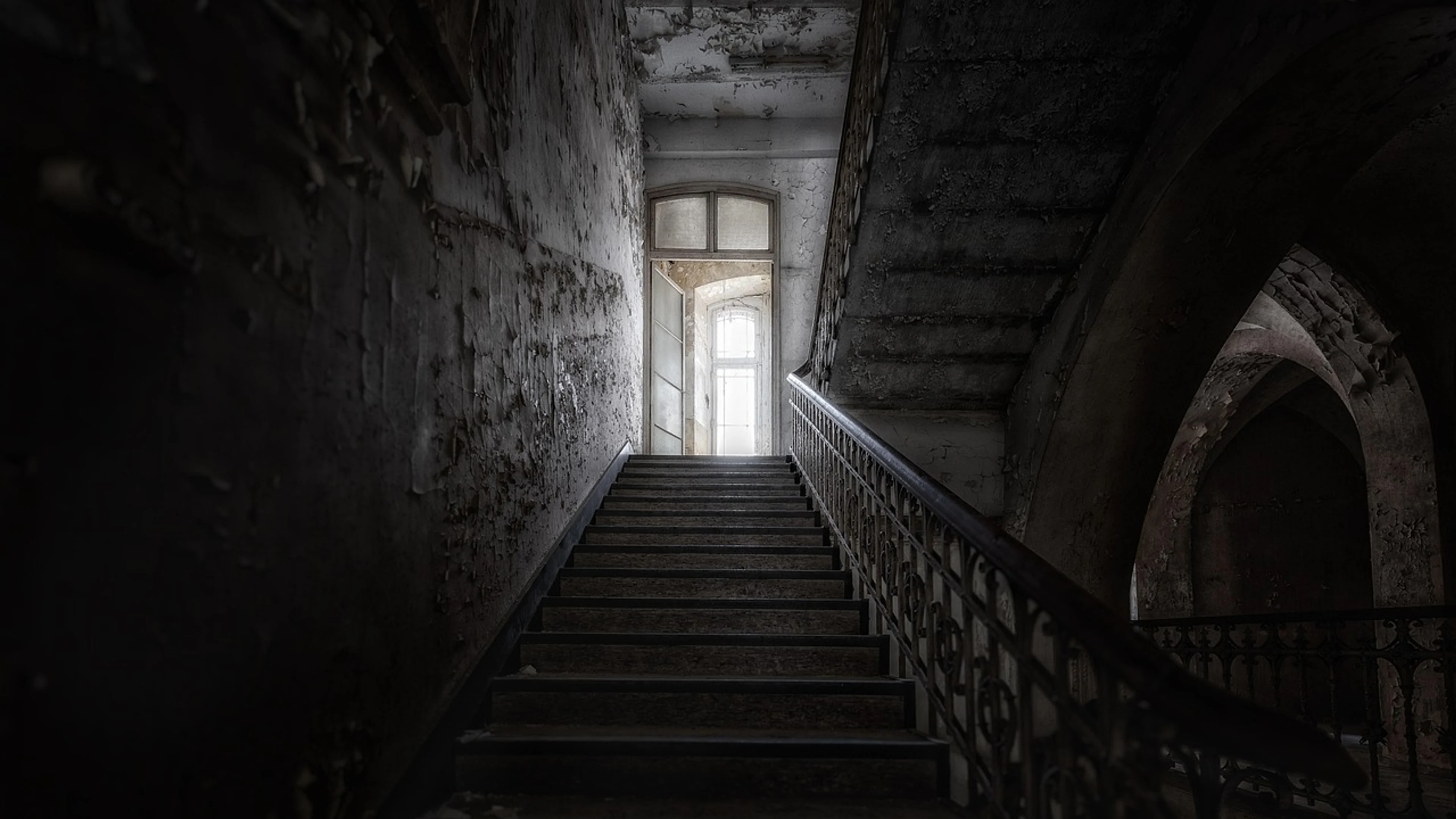 Pforphoto lost places stairs - free 4K Ultra HD dark wallpaper for desktop