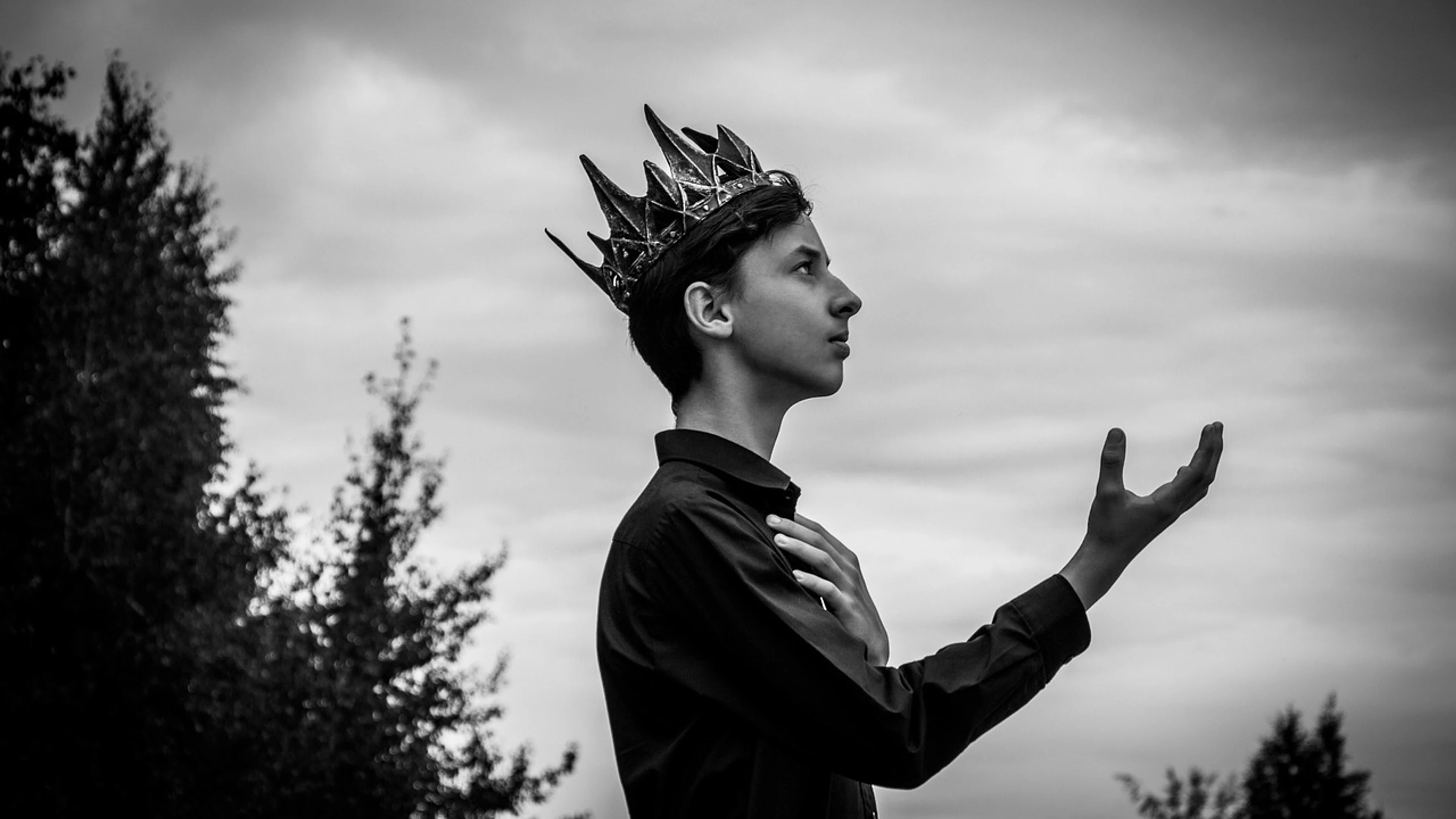 Prince crown gothic - free 4K Ultra HD dark wallpaper for desktop