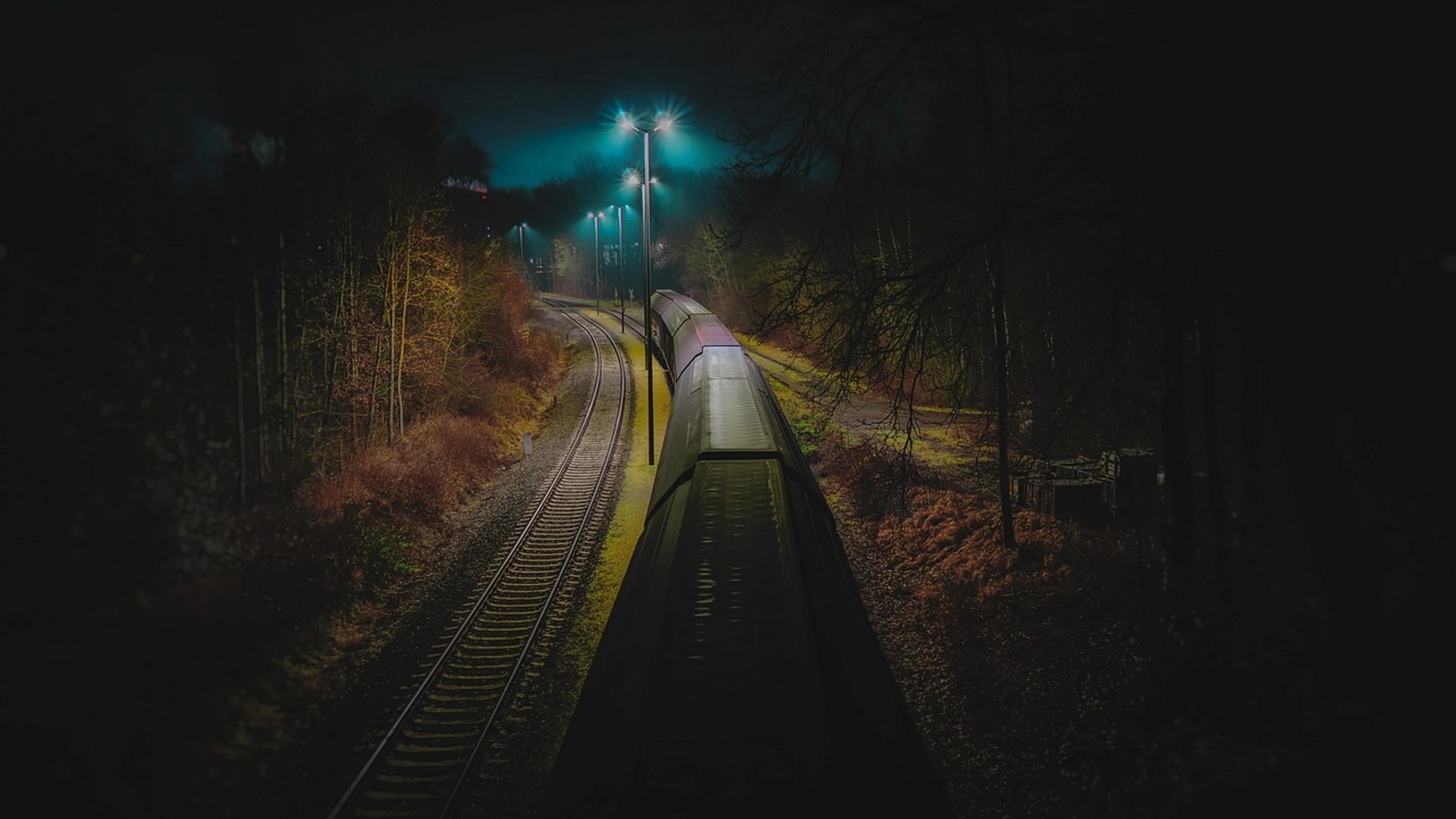 Train fog dark - free 4K Ultra HD dark wallpaper for desktop