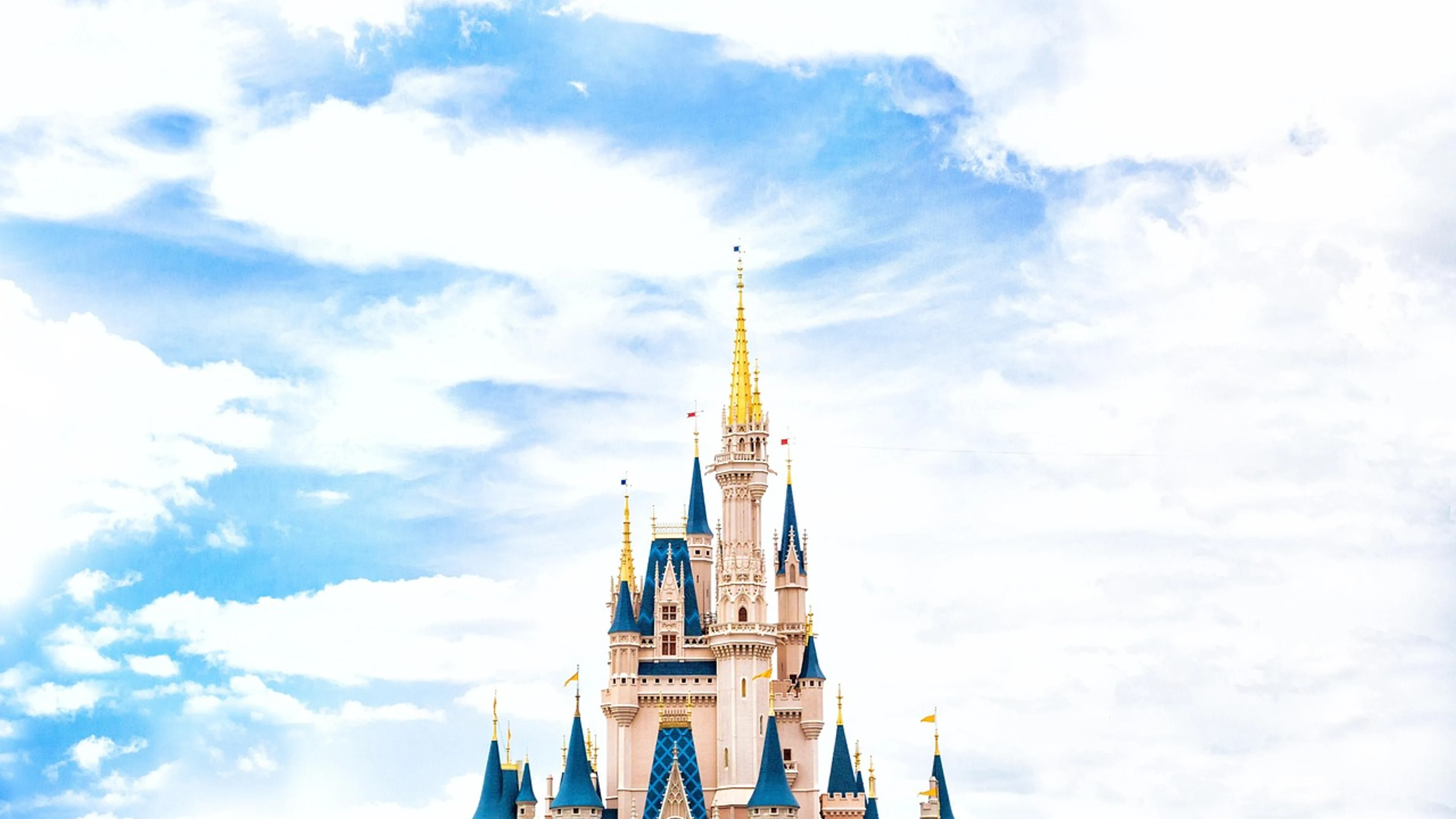 Castle walt disney sky - free 4K Ultra HD fantasy wallpaper for desktop