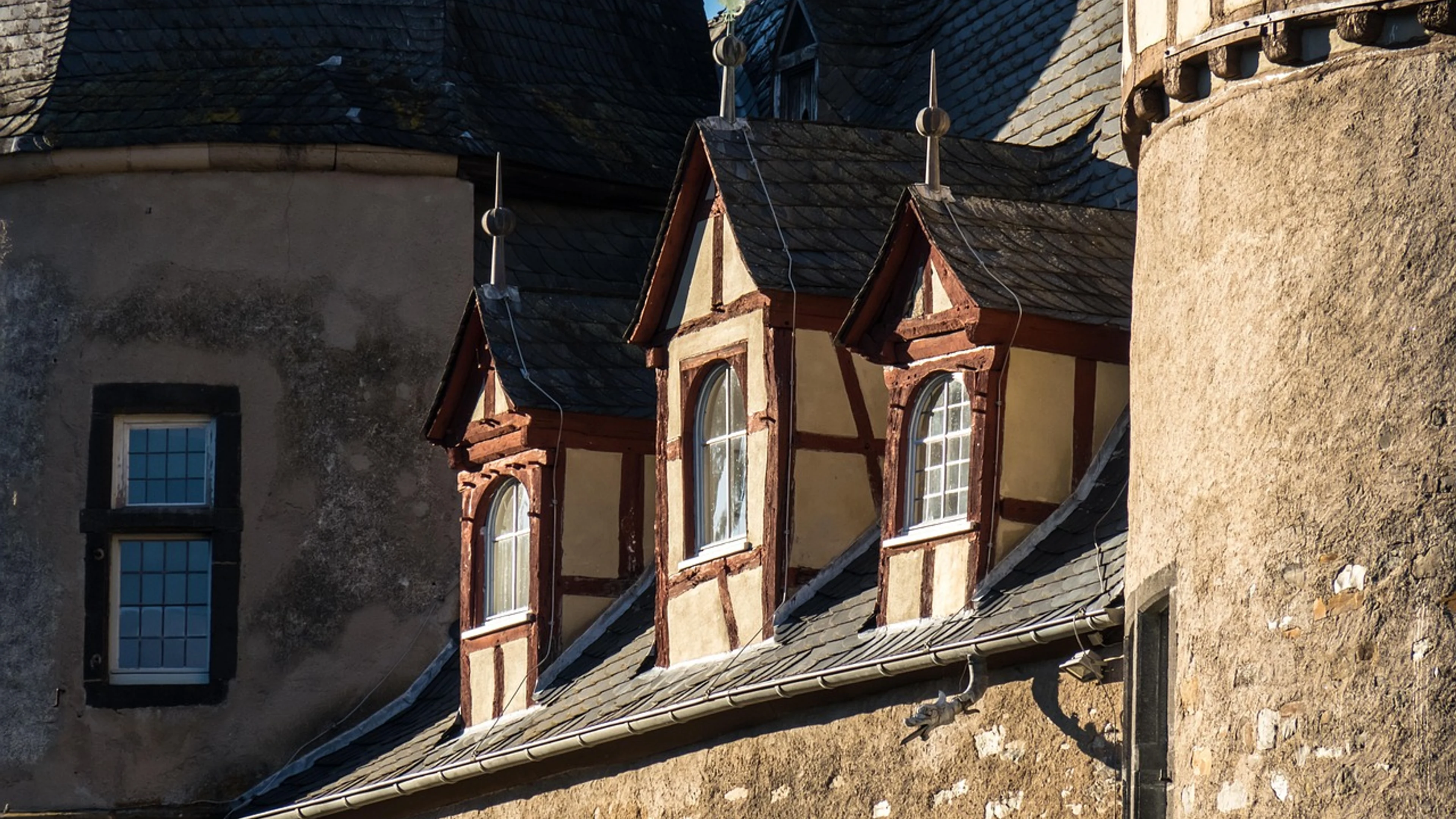 Castle window skylight - free 4K Ultra HD fantasy wallpaper for desktop