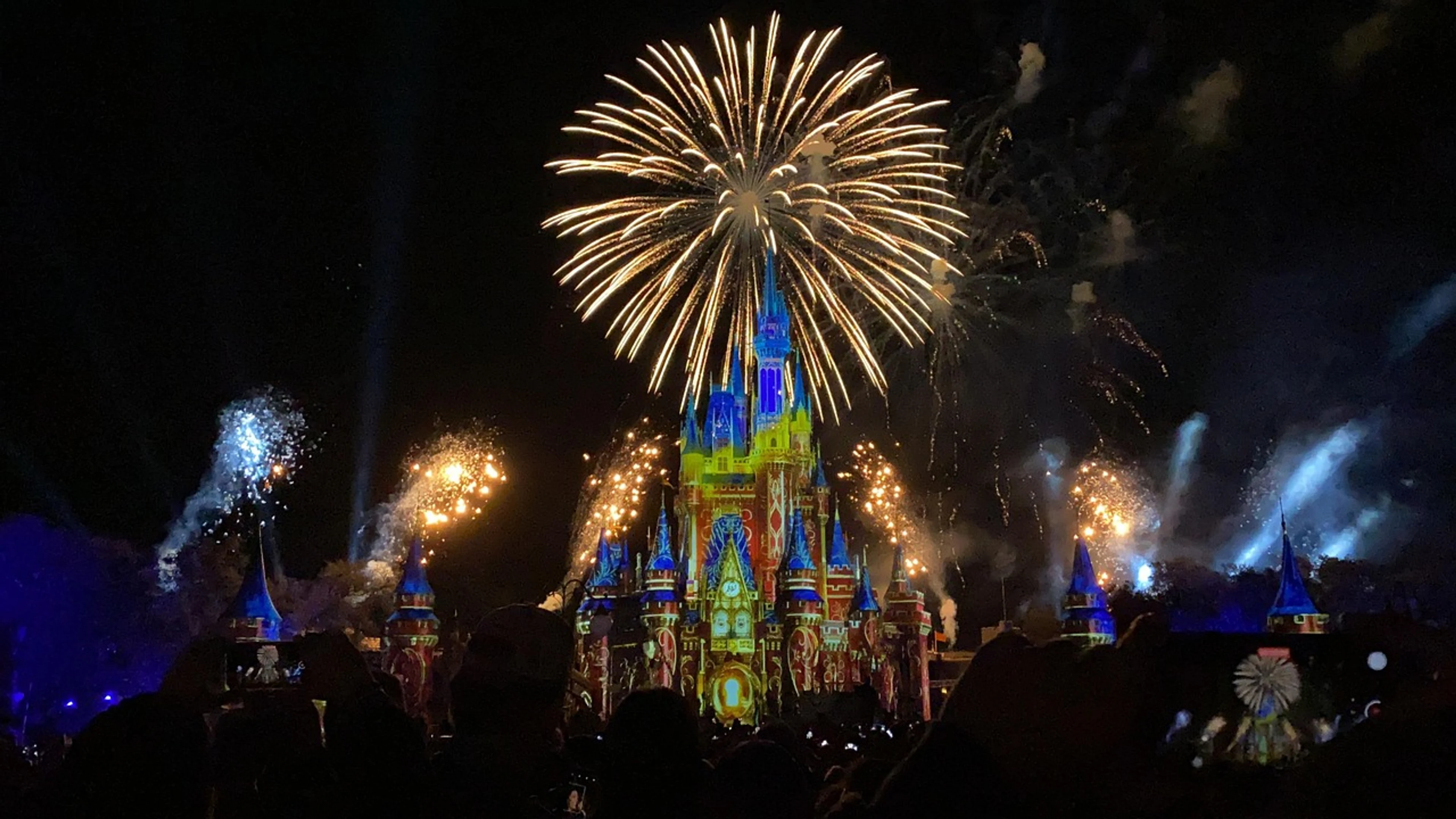 Disneyland fireworks castle - free 4K Ultra HD fantasy wallpaper for desktop