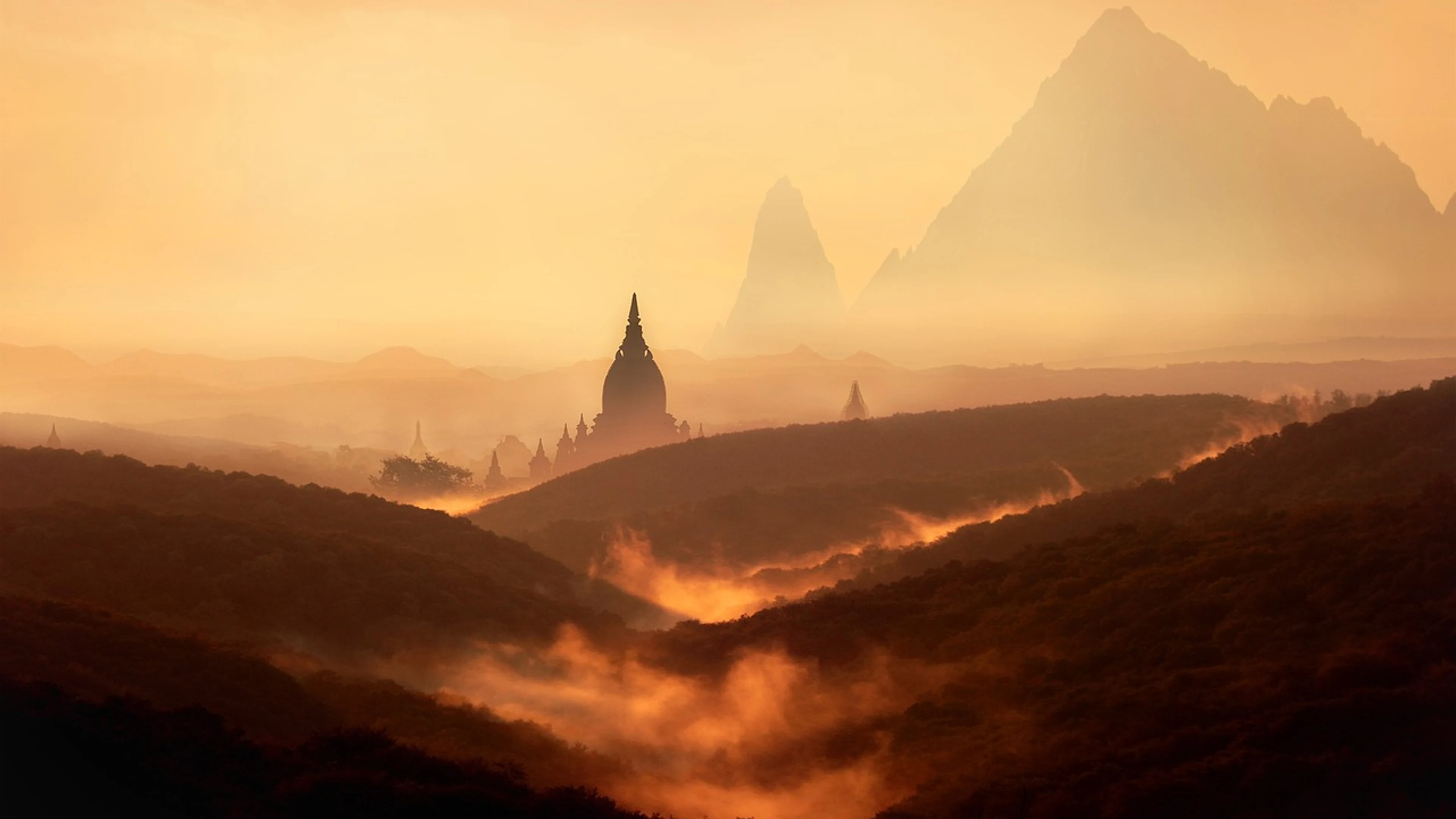 Landscape moutains sunset - free 4K Ultra HD fantasy wallpaper for desktop