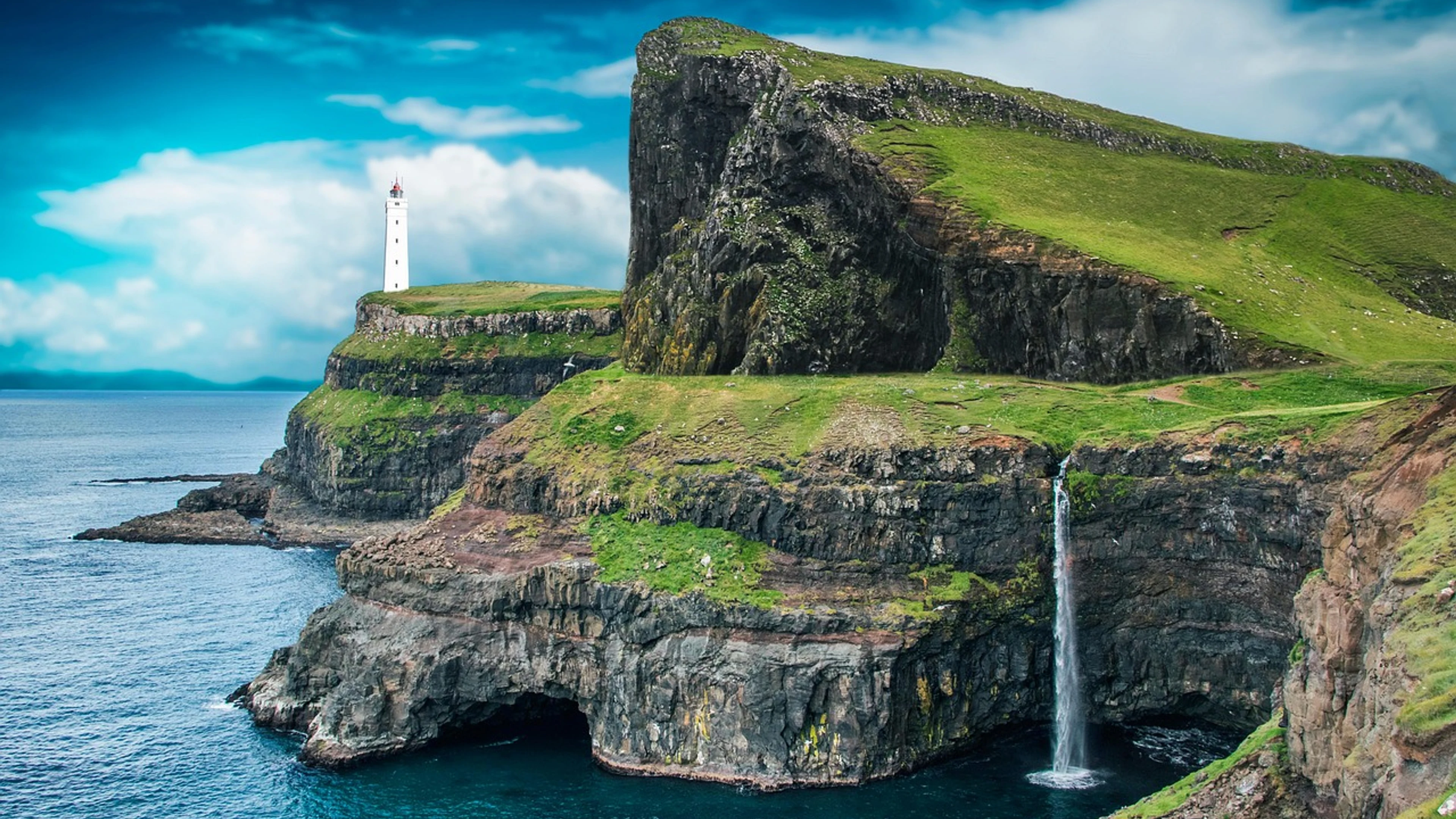 Landscape sea cliffs - free 4K Ultra HD fantasy wallpaper for desktop