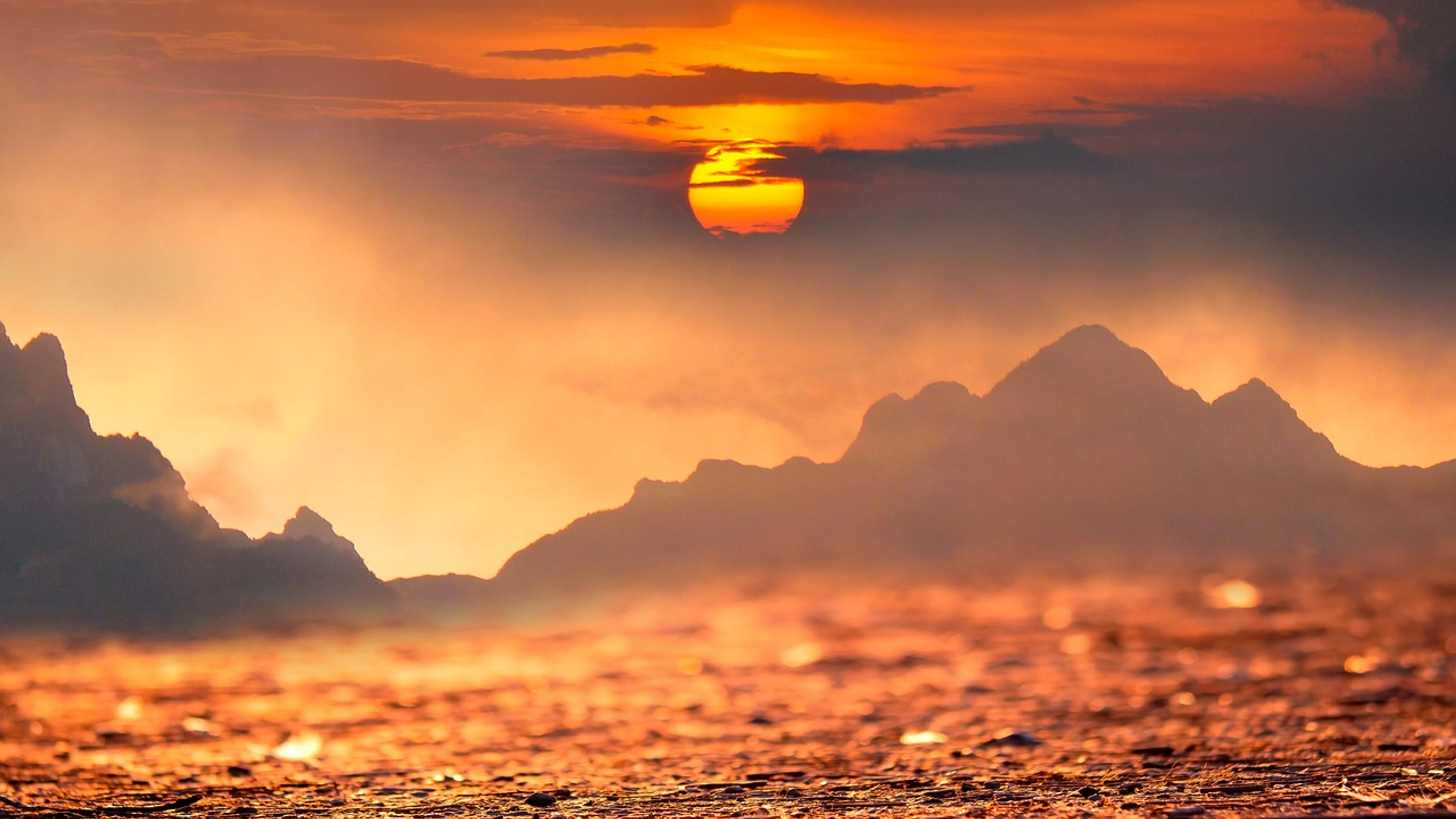 Mountains clouds fog - free 4K Ultra HD fantasy wallpaper for desktop